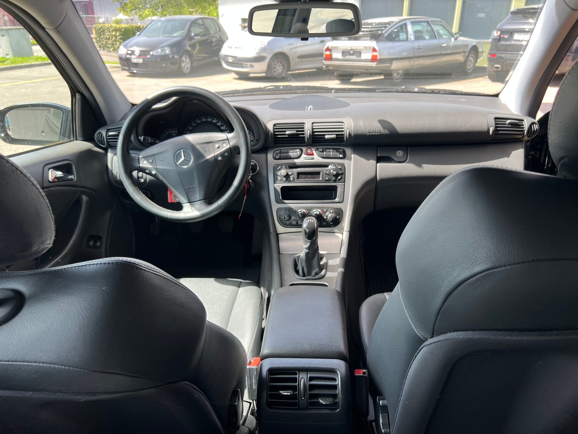 MERCEDES-BENZ C 180-image-9