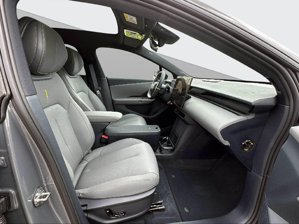 LYNK & CO 02-image-17