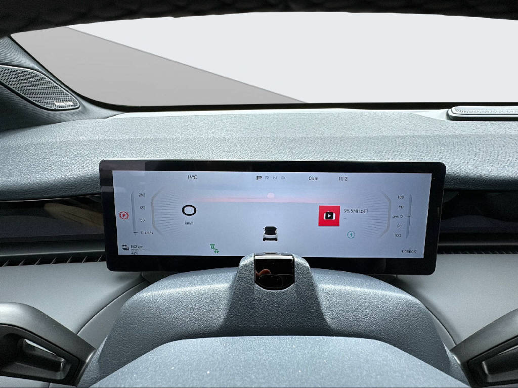 LYNK & CO 02-image-12