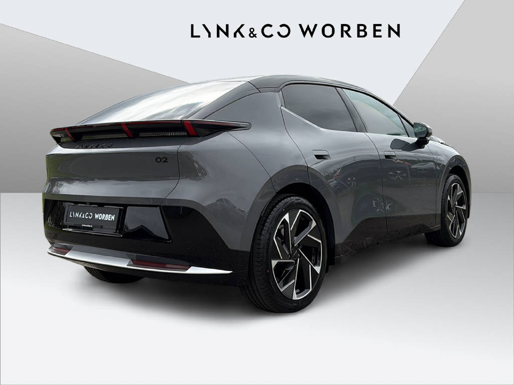 LYNK & CO 02-showroom-element-3