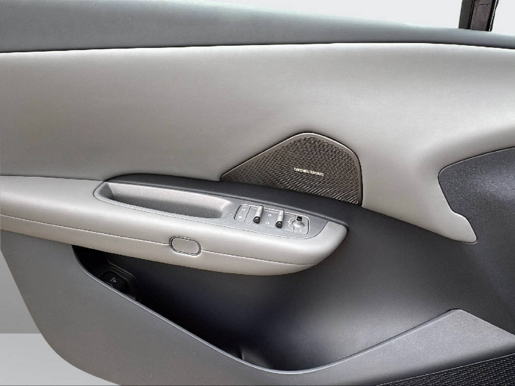 LYNK & CO 02-image-23