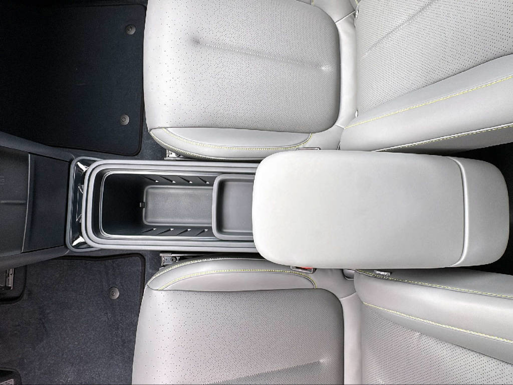 LYNK & CO 02-image-22