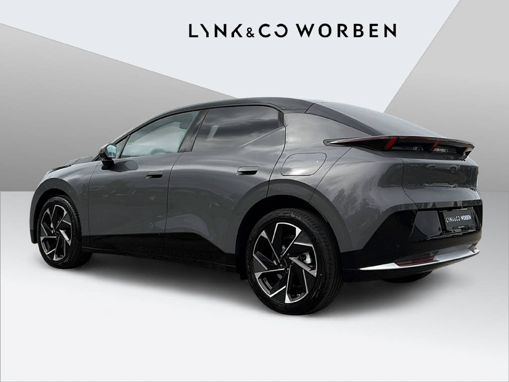 LYNK & CO 02-showroom-element-2