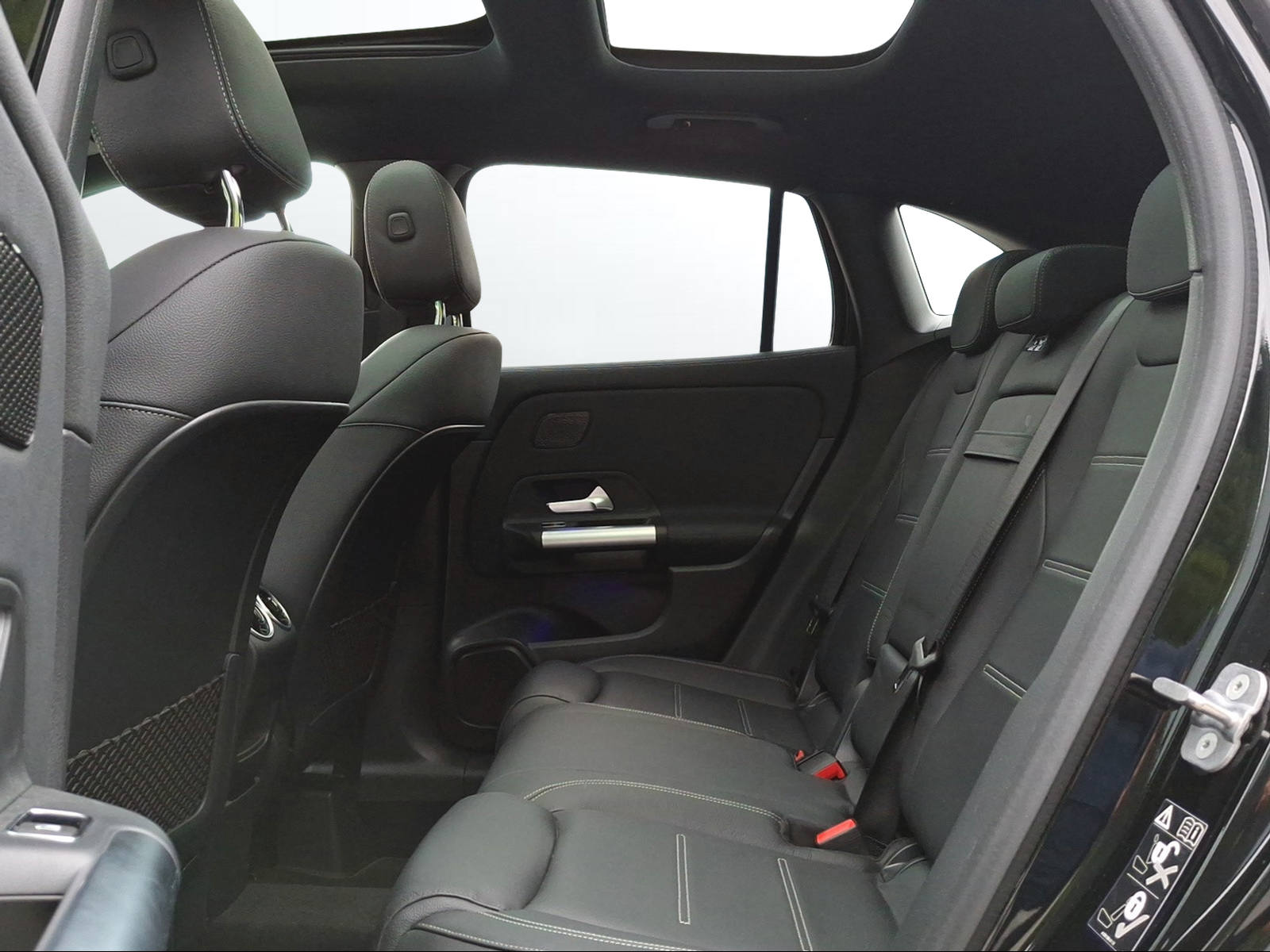 MERCEDES-BENZ GLA 220 4Matic 8G-DCT AMG Line-image-11