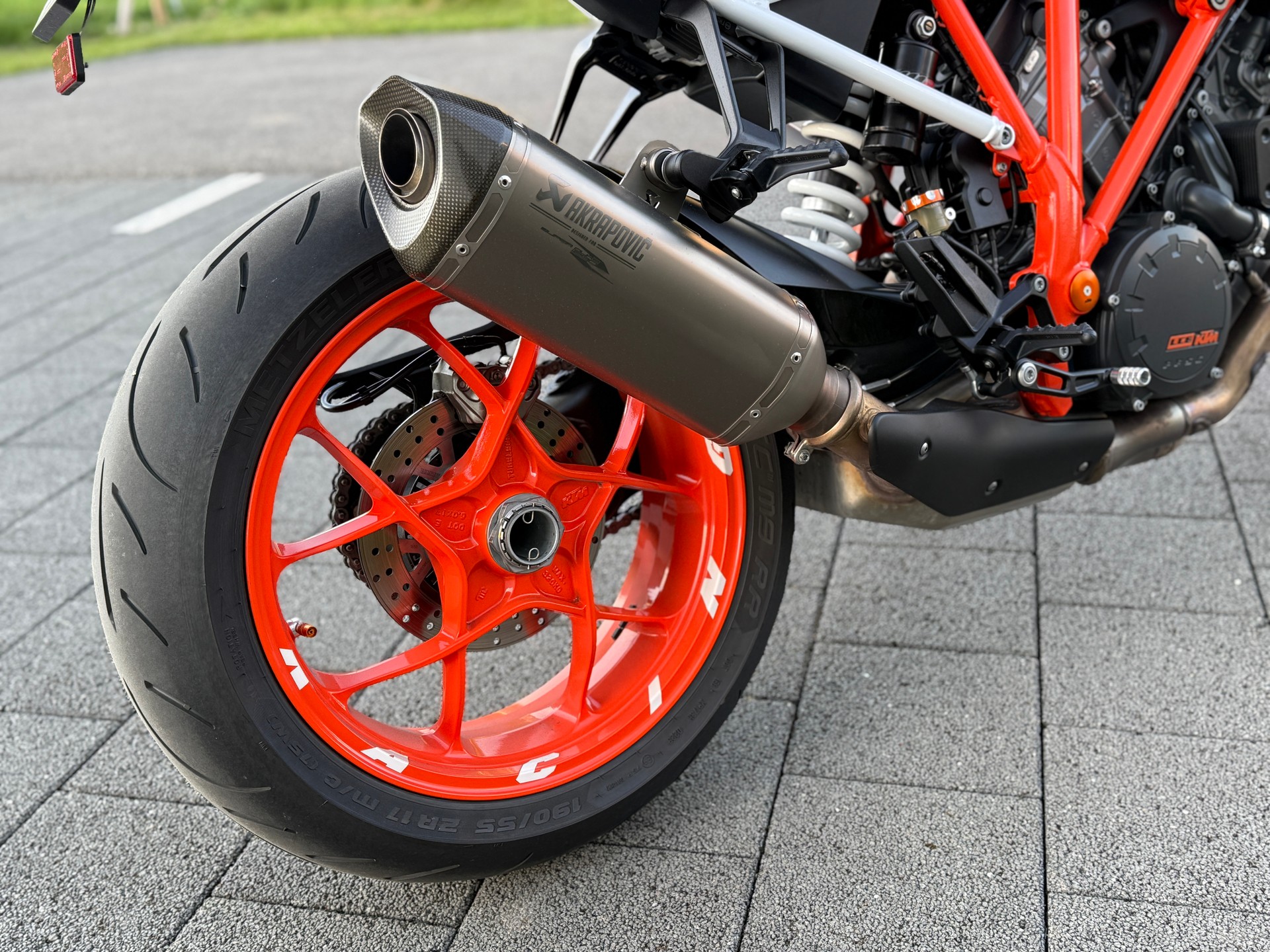 KTM 1290 Super Duke R-image-1