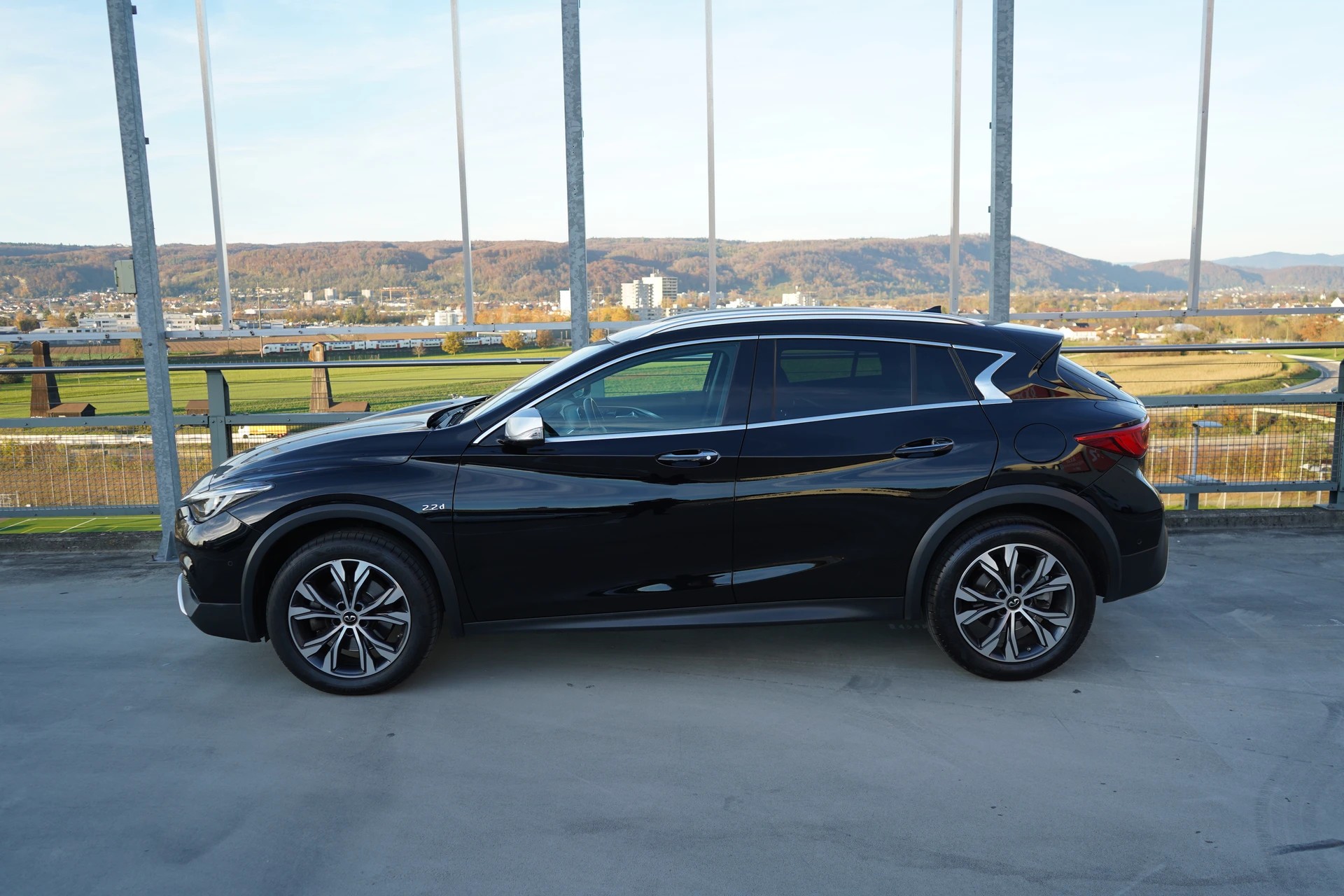INFINITI Q30 2.2d PREMIUM CITY BLACK AWD DCT l 170 PS-image-4