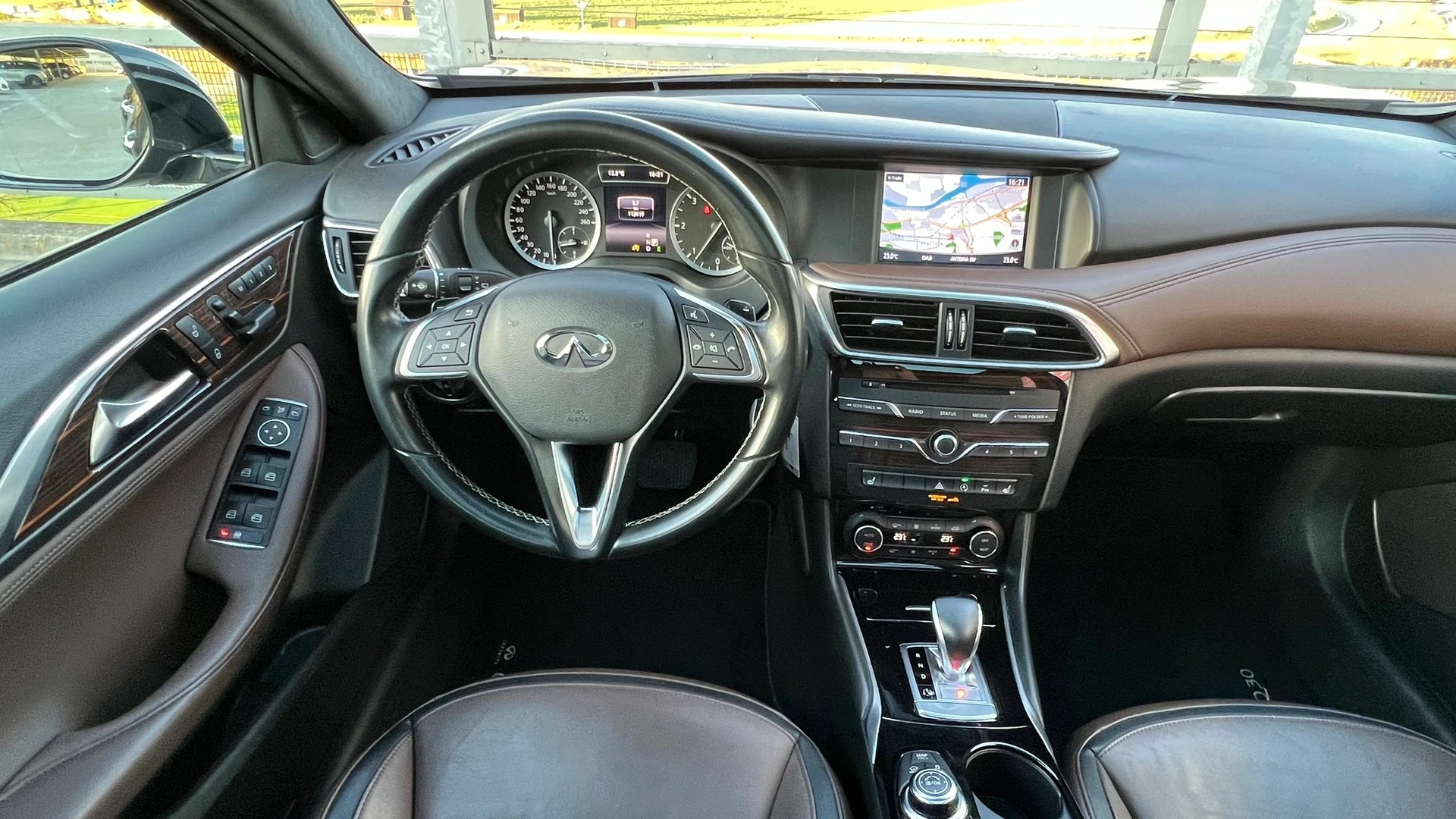 INFINITI Q30 2.2d PREMIUM CITY BLACK AWD DCT l 170 PS-image-19