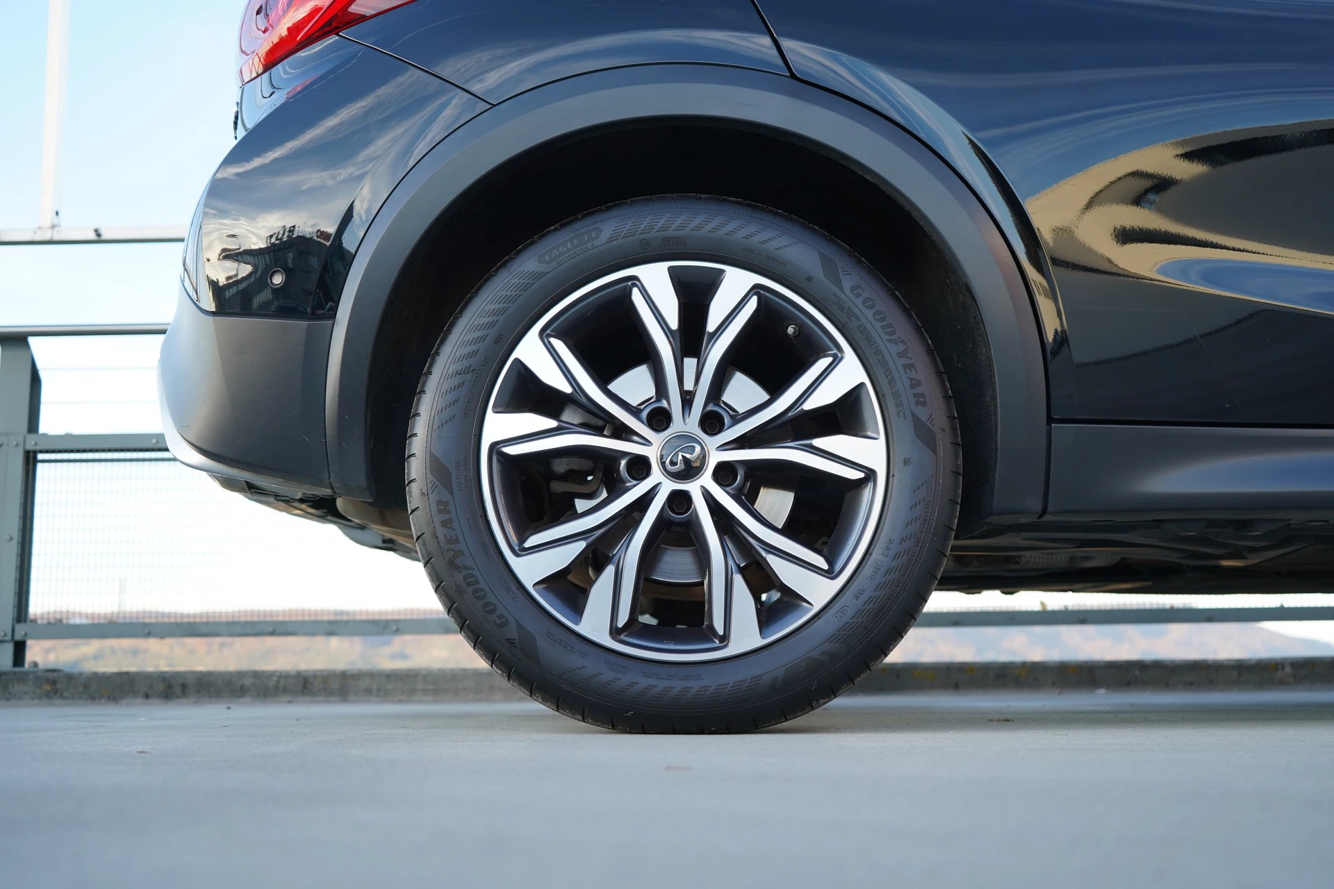INFINITI Q30 2.2d PREMIUM CITY BLACK AWD DCT l 170 PS-image-16