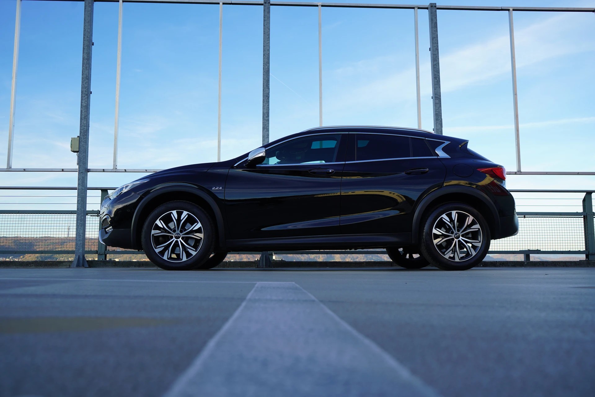 INFINITI Q30 2.2d PREMIUM CITY BLACK AWD DCT l 170 PS-showroom-element-1