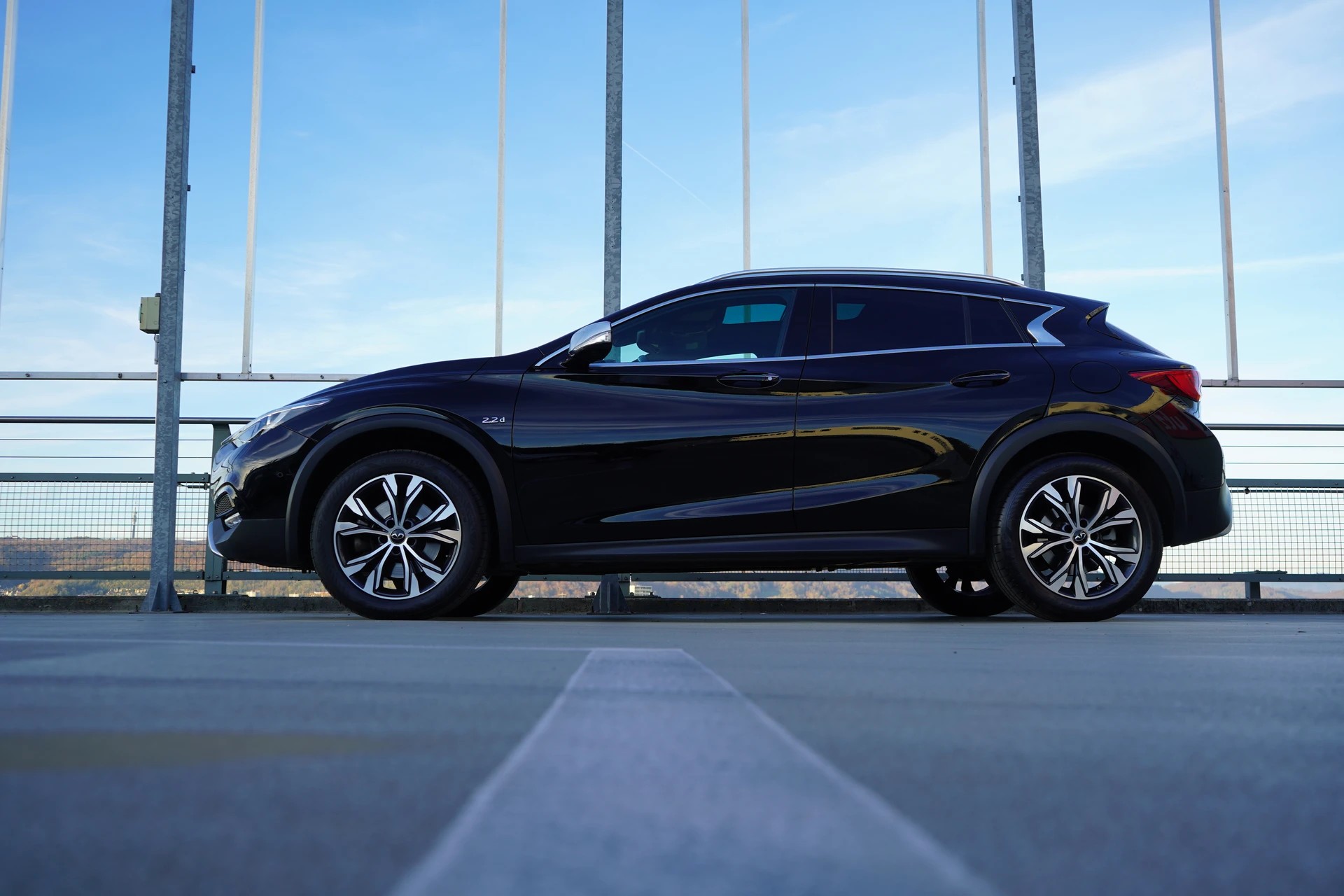 INFINITI Q30 2.2d PREMIUM CITY BLACK AWD DCT l 170 PS-showroom-element-3