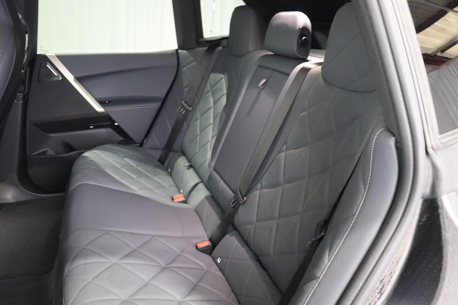 BMW iX M60-image-7
