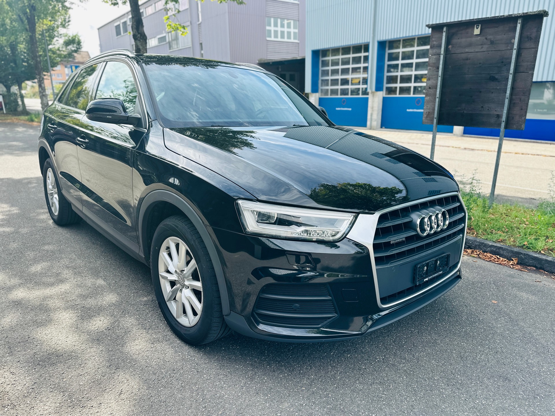 AUDI Q3 2.0 TDI sport quattro-image-2