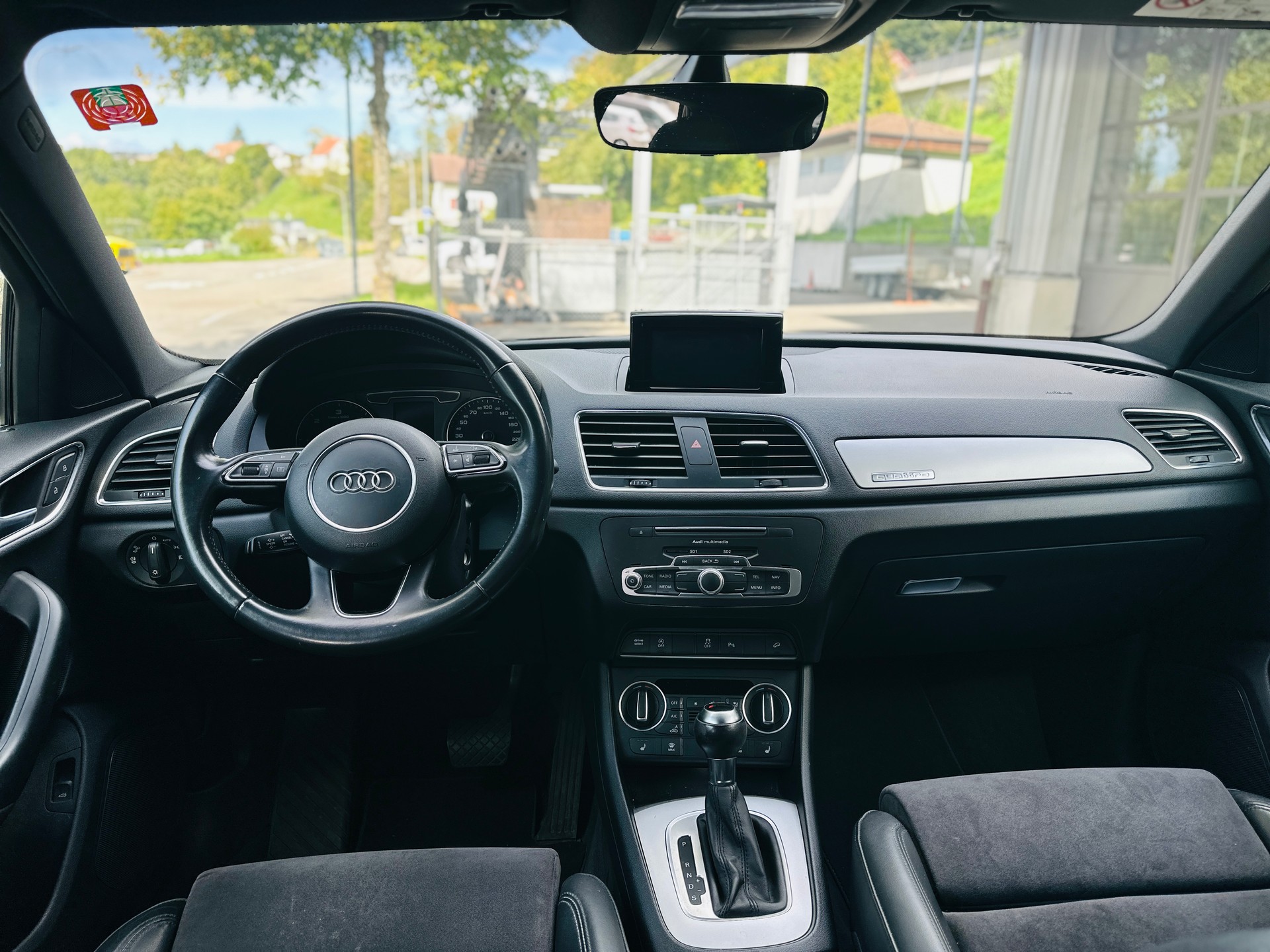 AUDI Q3 2.0 TDI sport quattro-image-12
