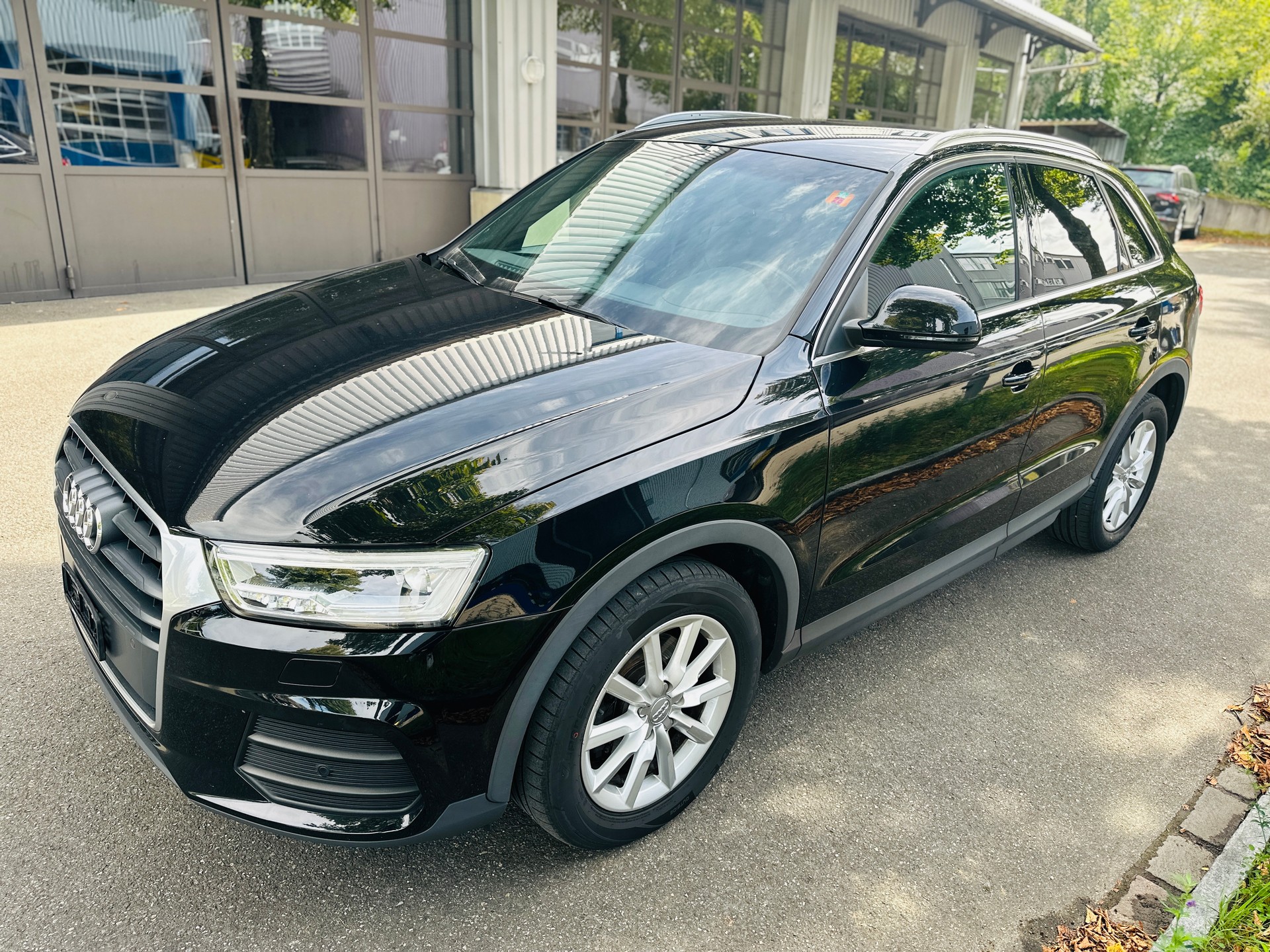 AUDI Q3 2.0 TDI sport quattro-image-4