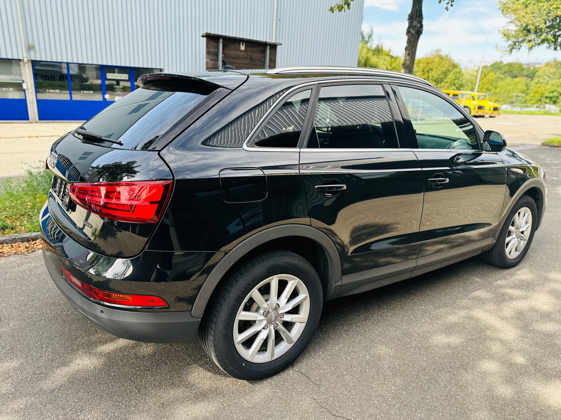 AUDI Q3 2.0 TDI sport quattro-image-9