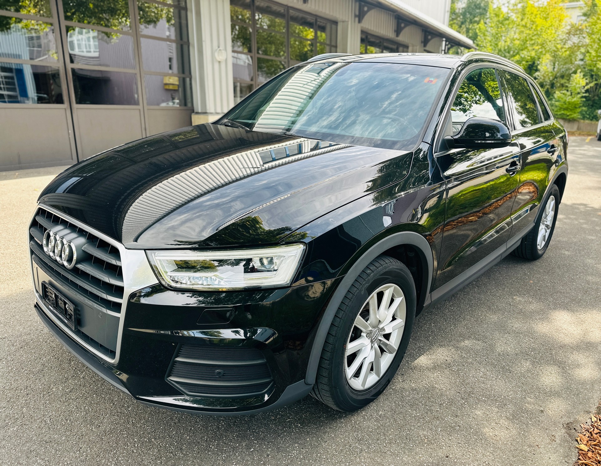 AUDI Q3 2.0 TDI sport quattro-image-3
