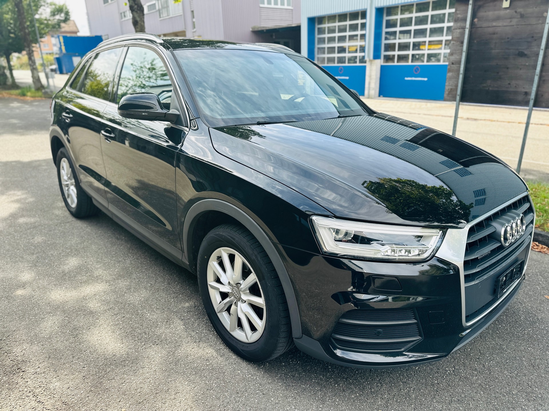 AUDI Q3 2.0 TDI sport quattro-image-1