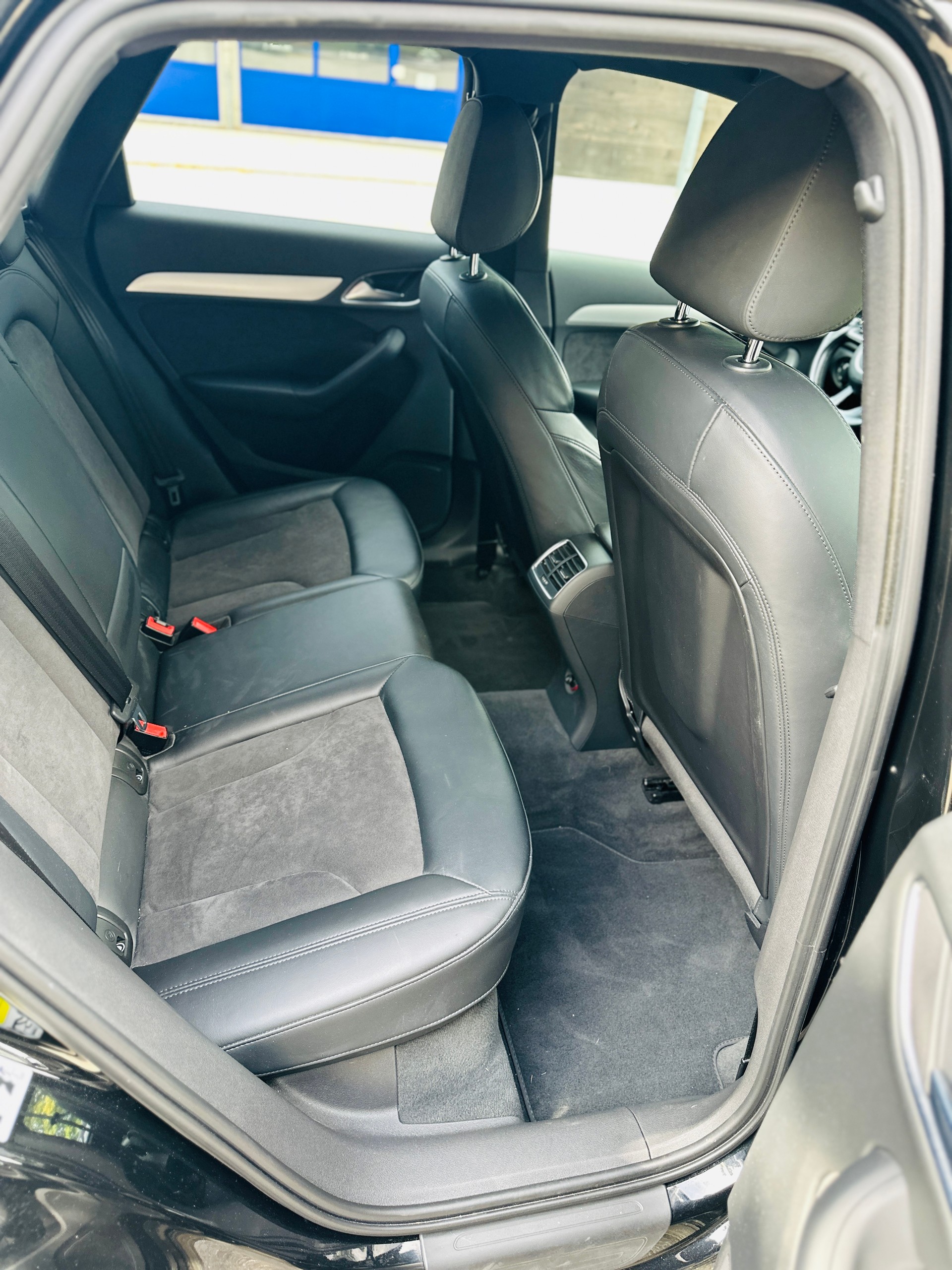 AUDI Q3 2.0 TDI sport quattro-image-15