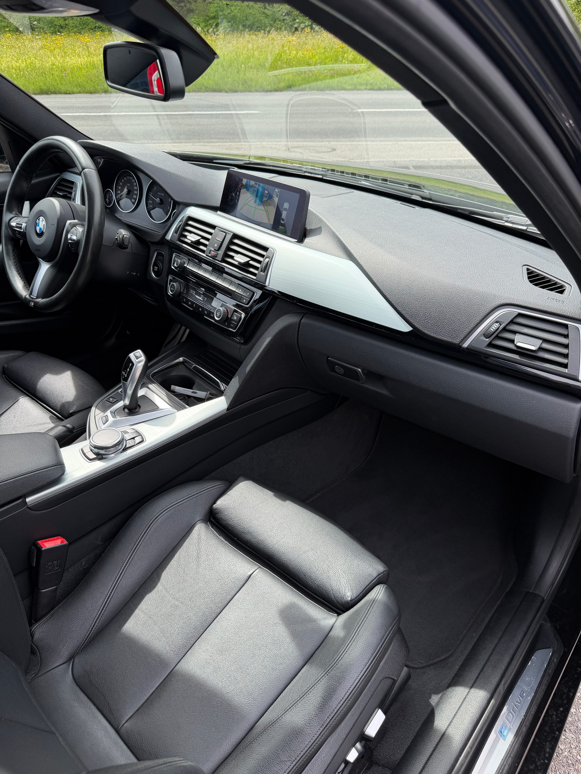 BMW 330e iPerformance M Sport Steptronic-image-9
