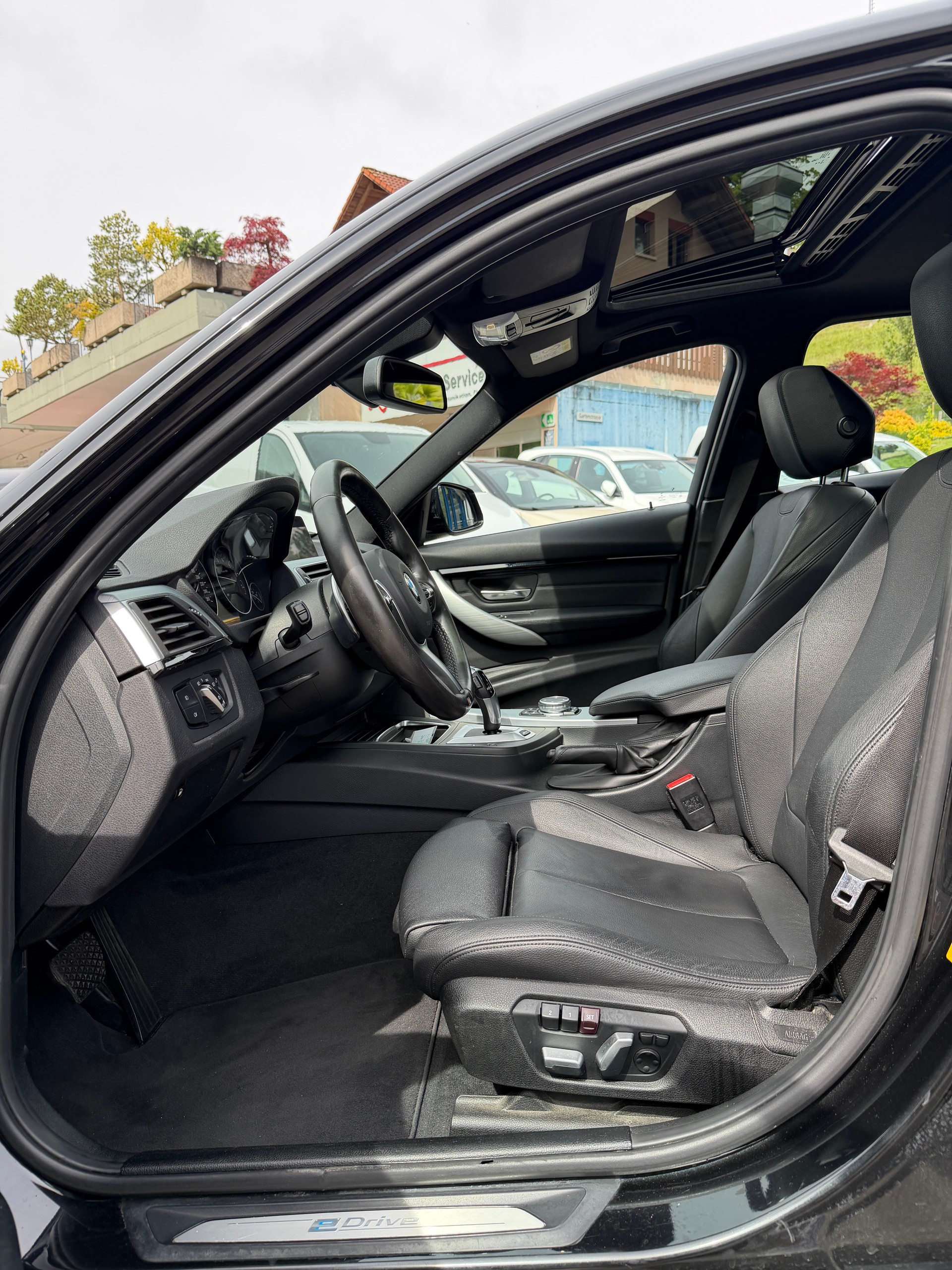 BMW 330e iPerformance M Sport Steptronic-image-7