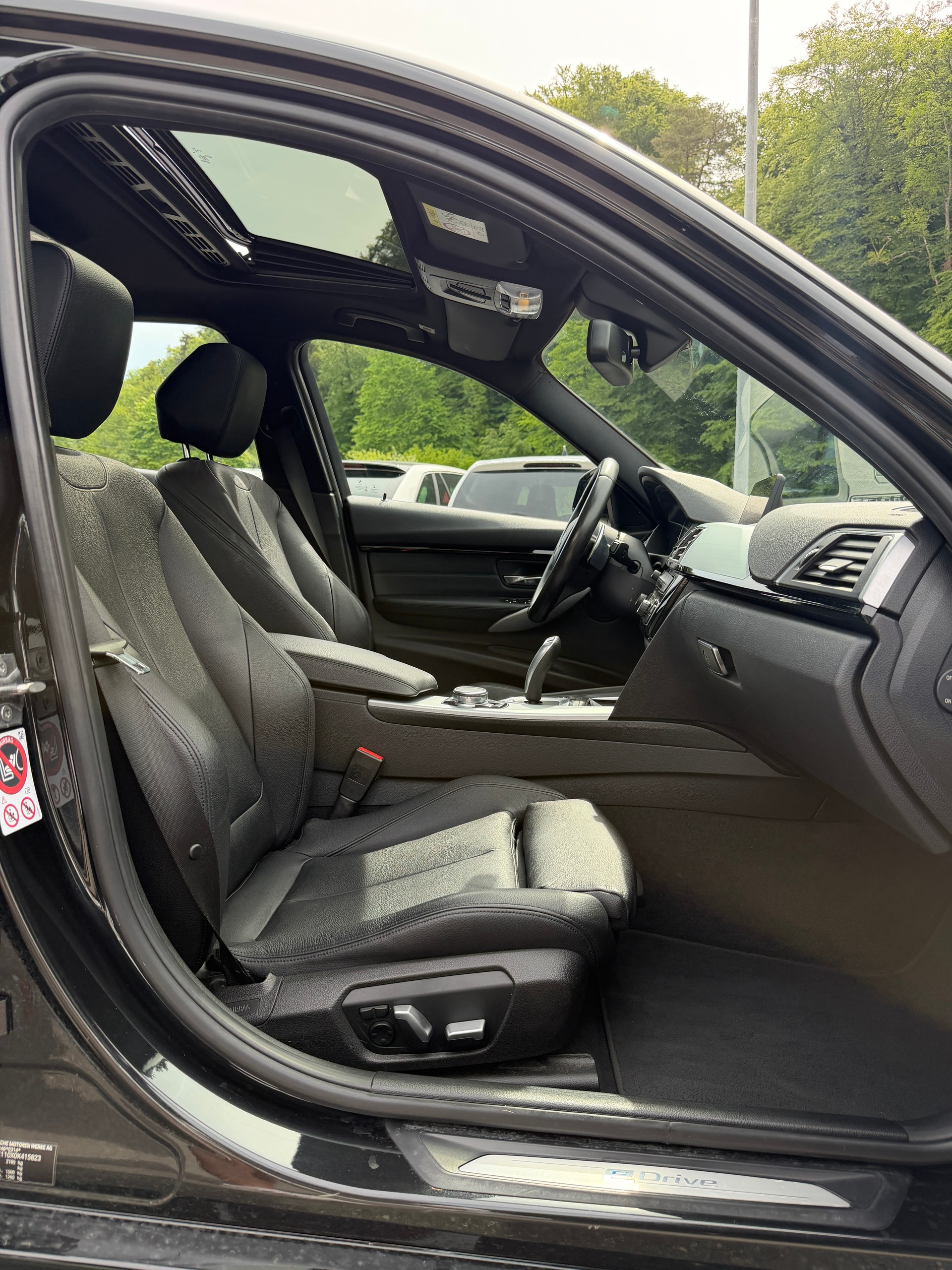 BMW 330e iPerformance M Sport Steptronic-image-10