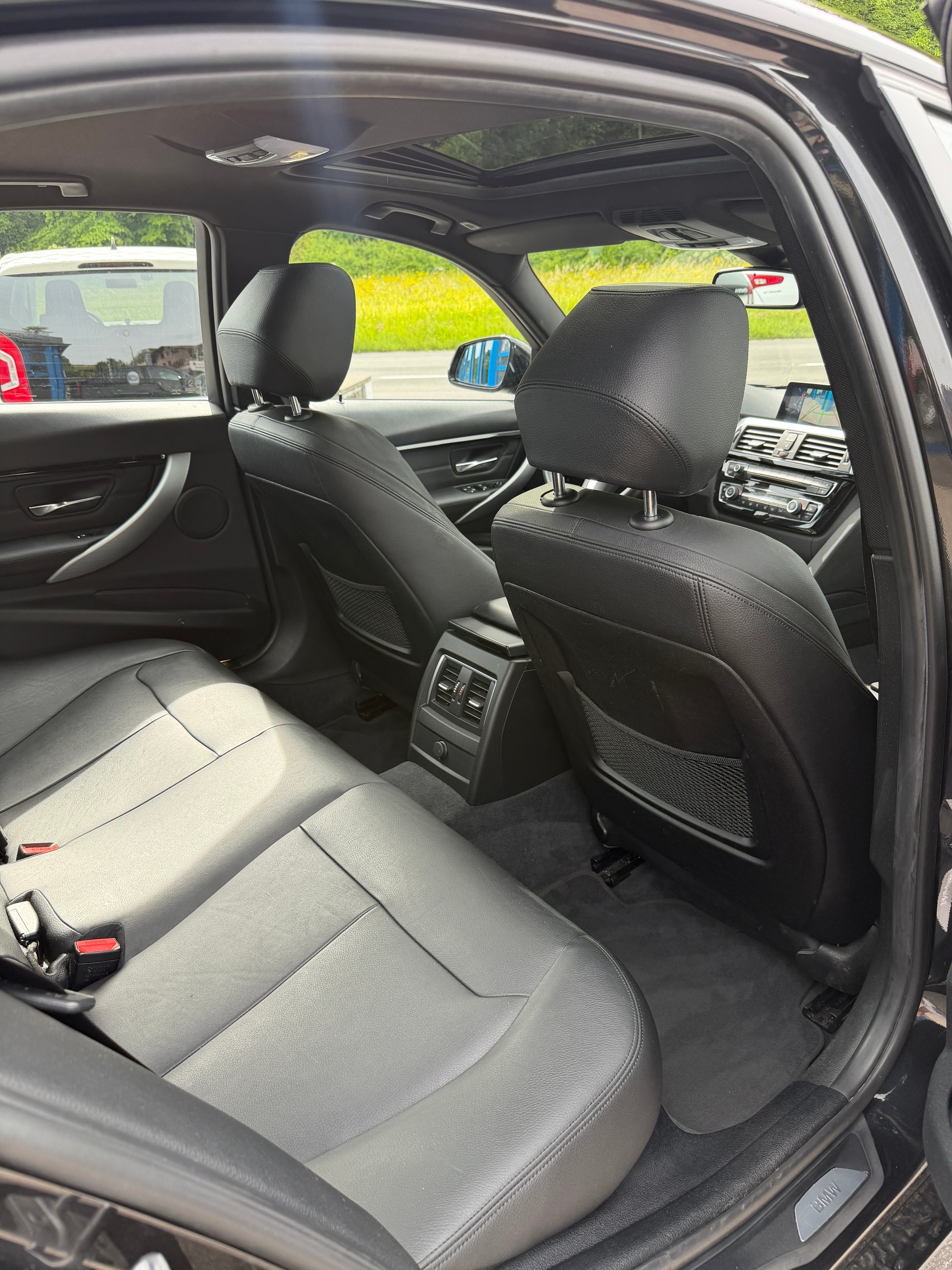 BMW 330e iPerformance M Sport Steptronic-image-11