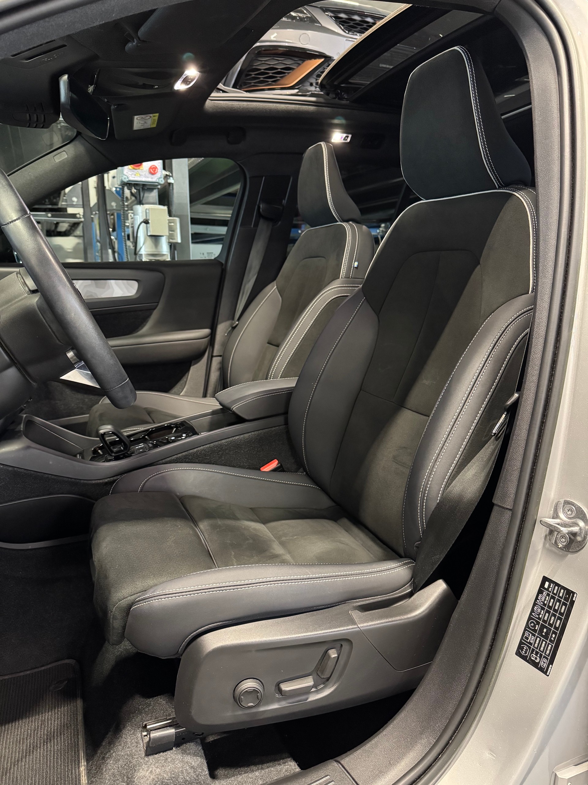 VOLVO XC40 T4 PHEV Ultimate Dark DCT-image-9