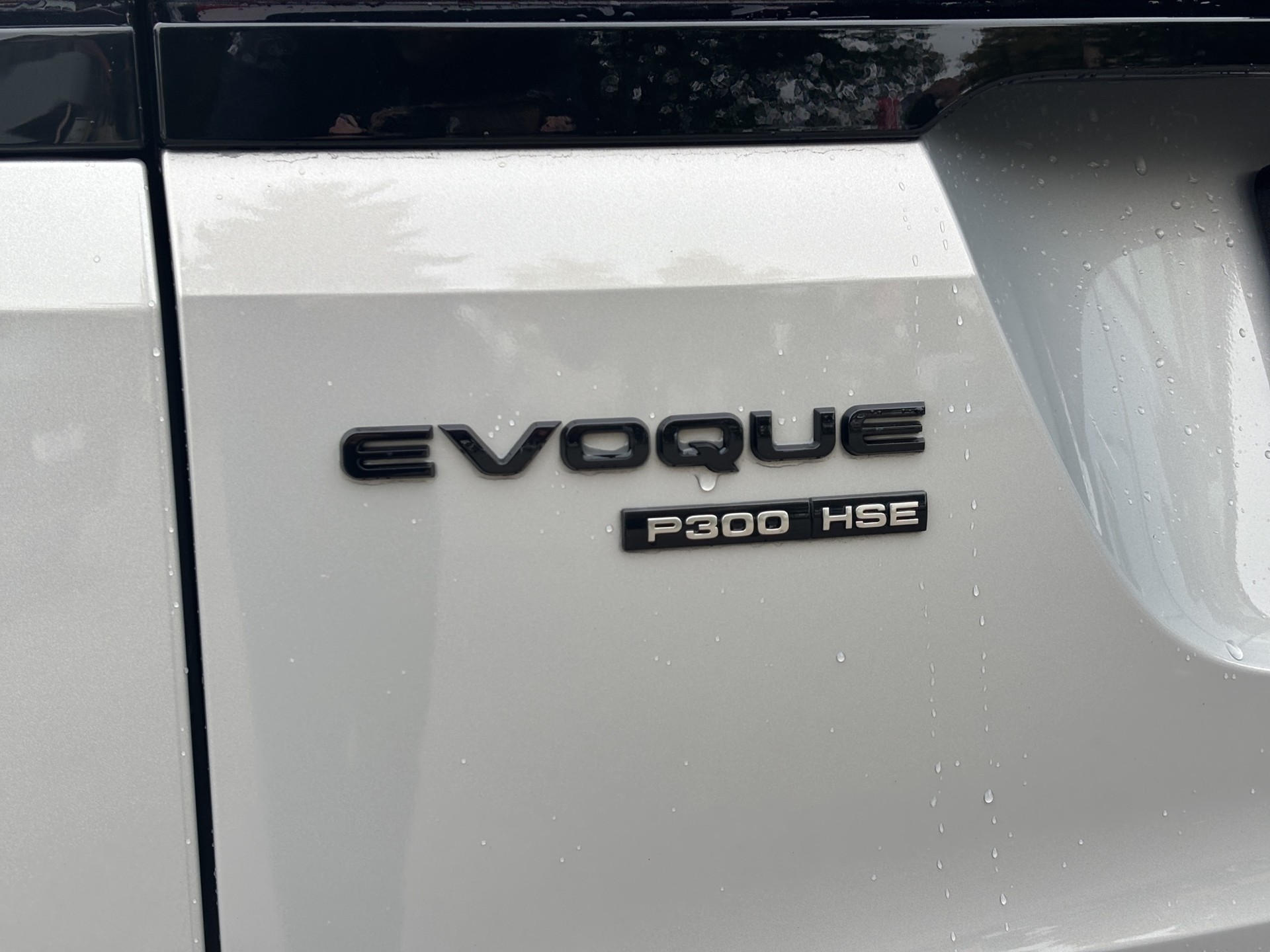LAND ROVER Range Rover Evoque P 300 HSE AT9-image-25