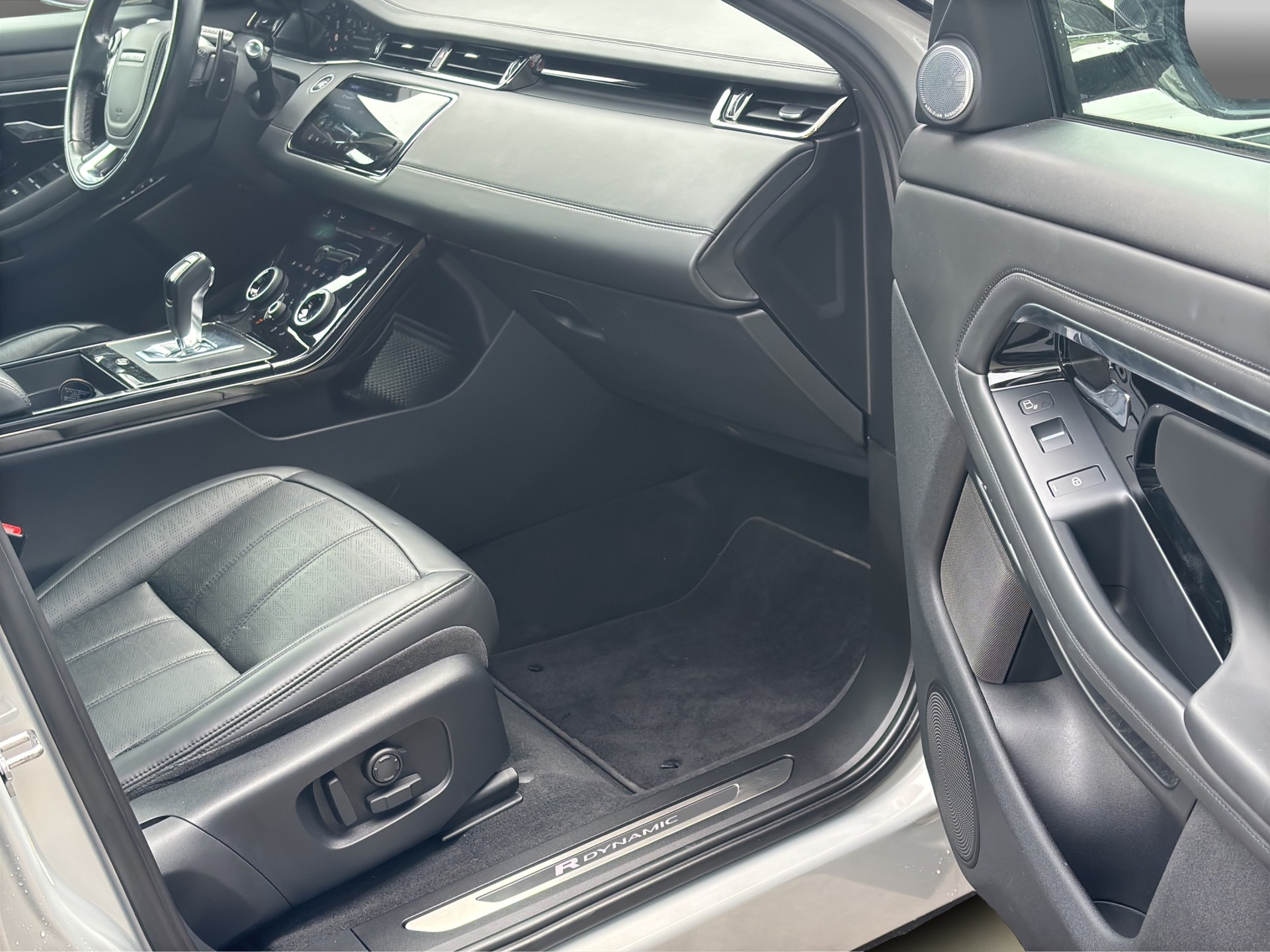 LAND ROVER Range Rover Evoque P 300 HSE AT9-image-19