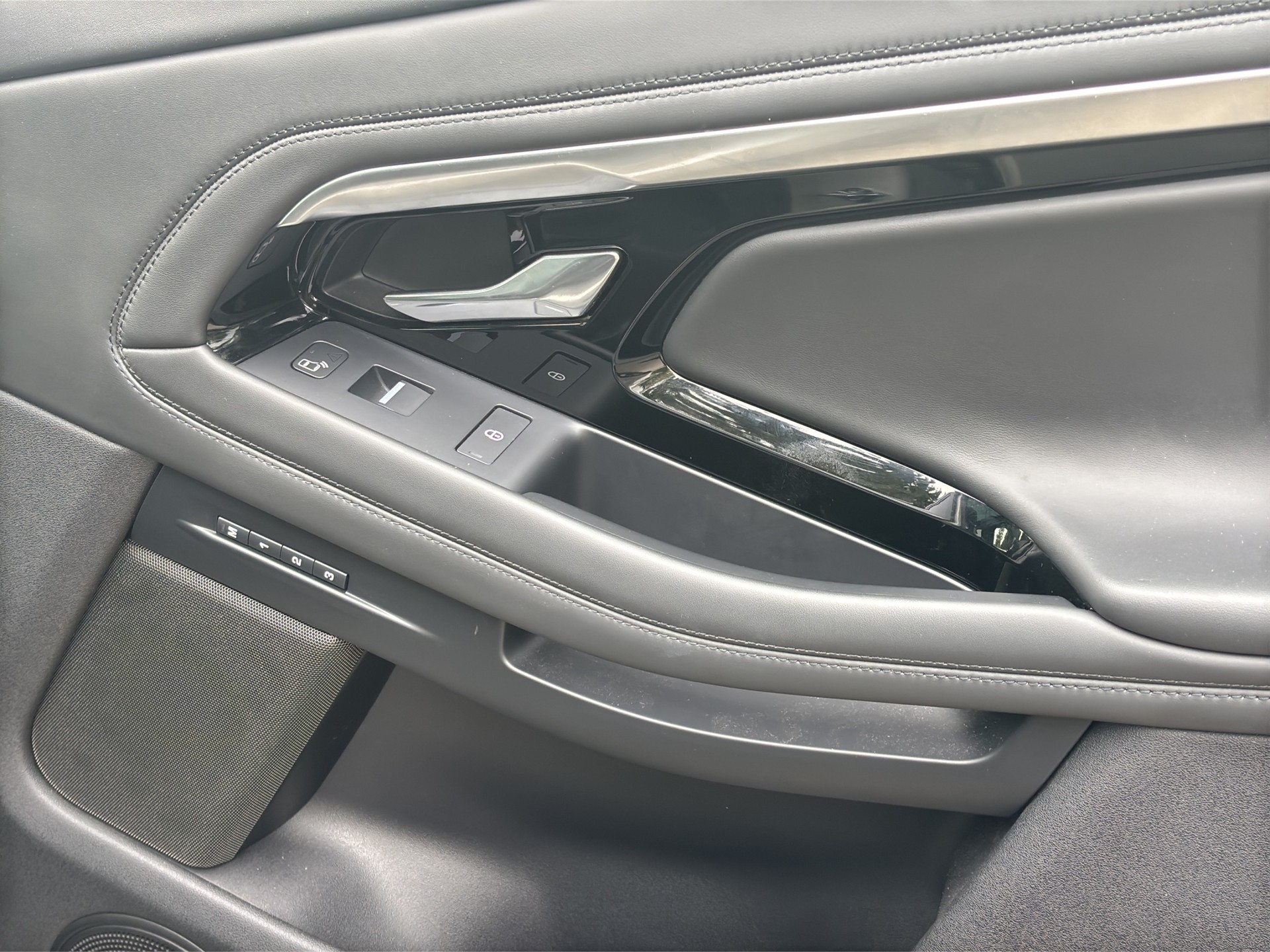 LAND ROVER Range Rover Evoque P 300 HSE AT9-image-22