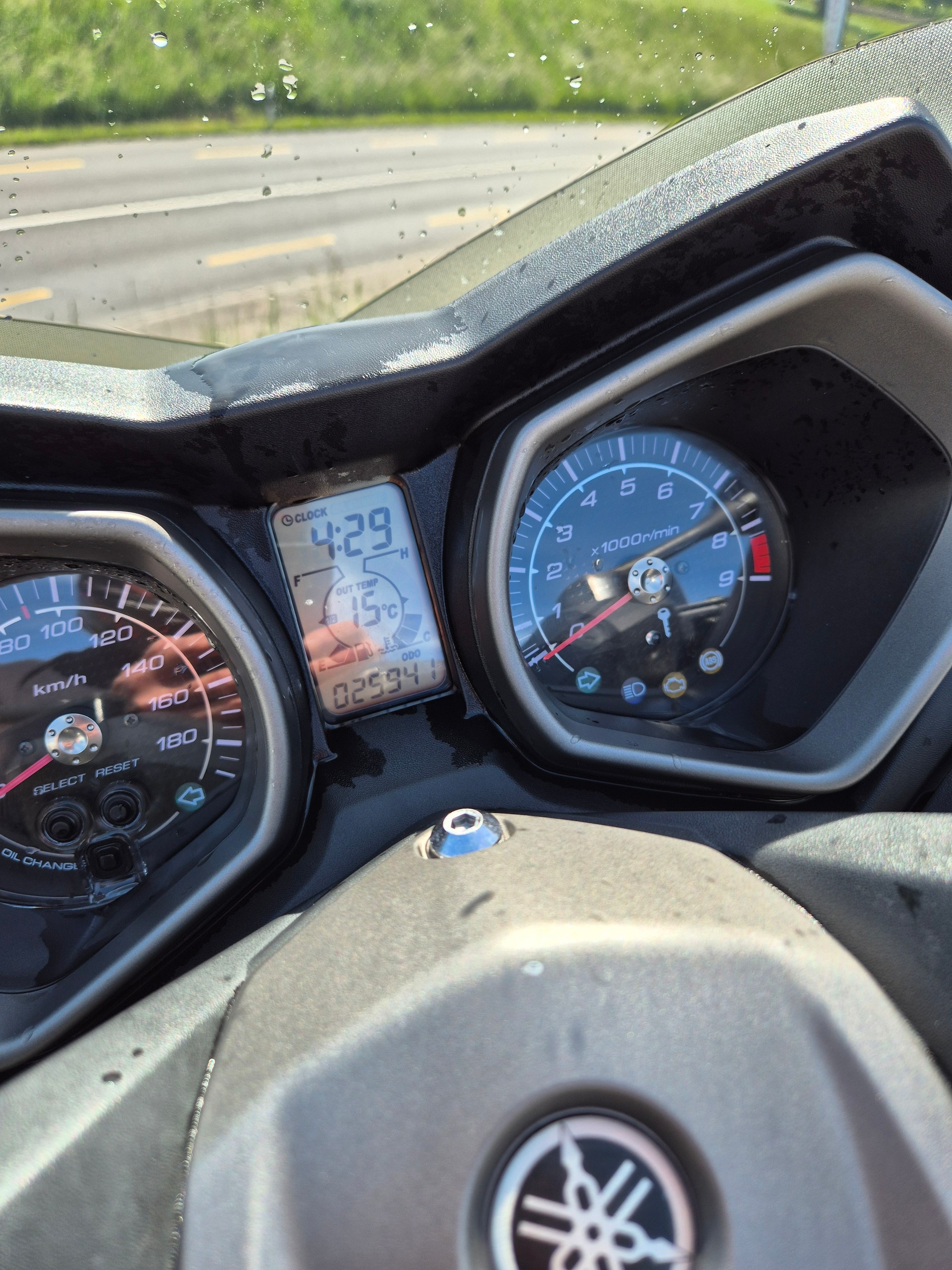YAMAHA X-Max 400 ABS-image-2