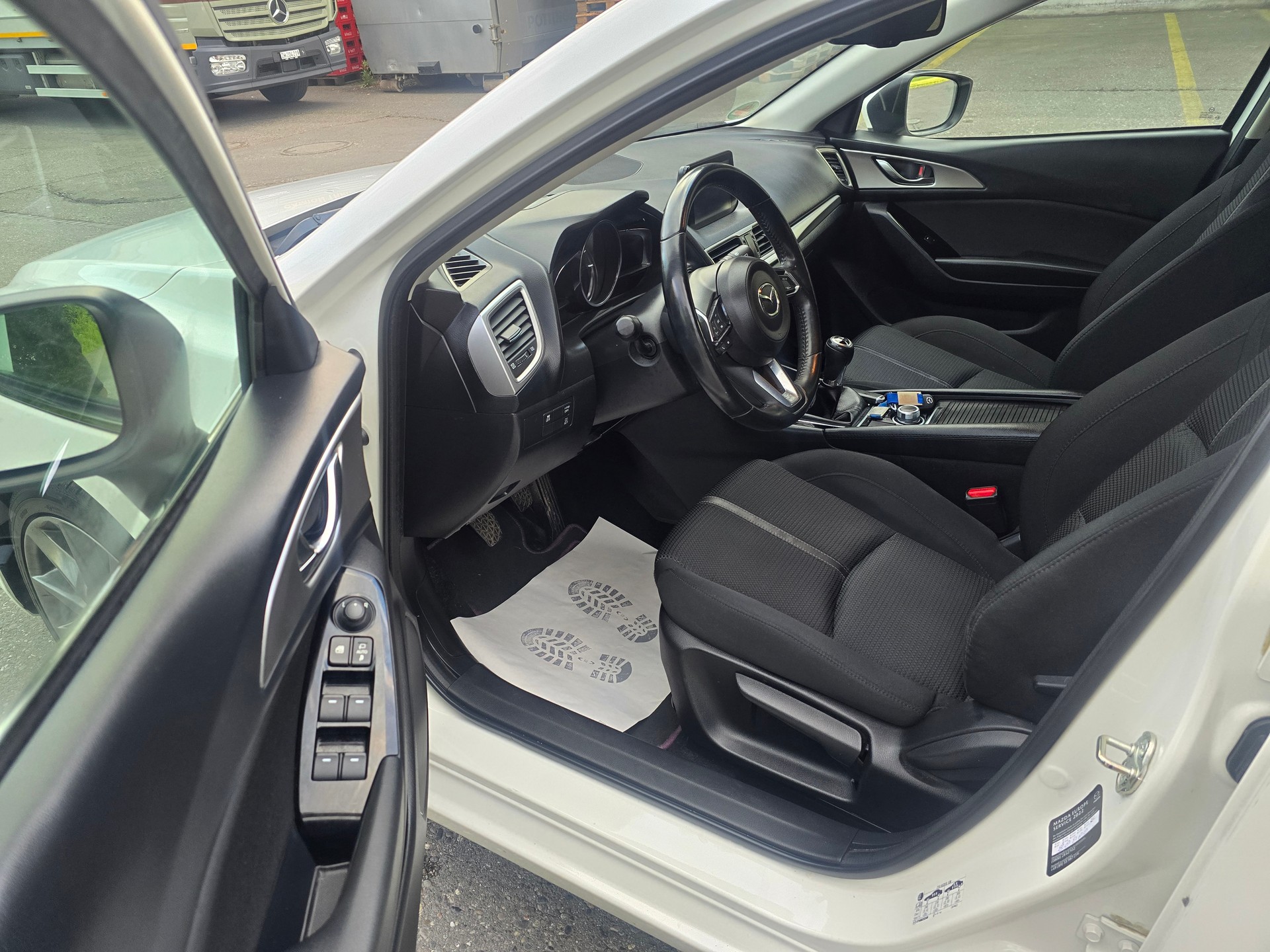 MAZDA 3 SKYACTIV-G 120 Ambition-image-12