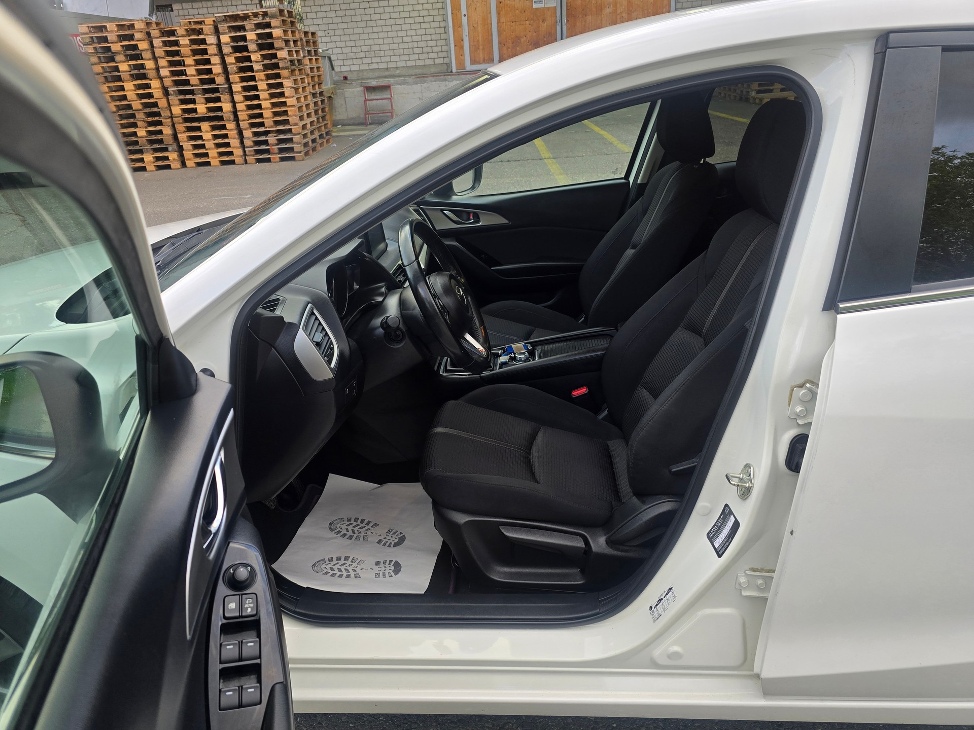 MAZDA 3 SKYACTIV-G 120 Ambition-image-11