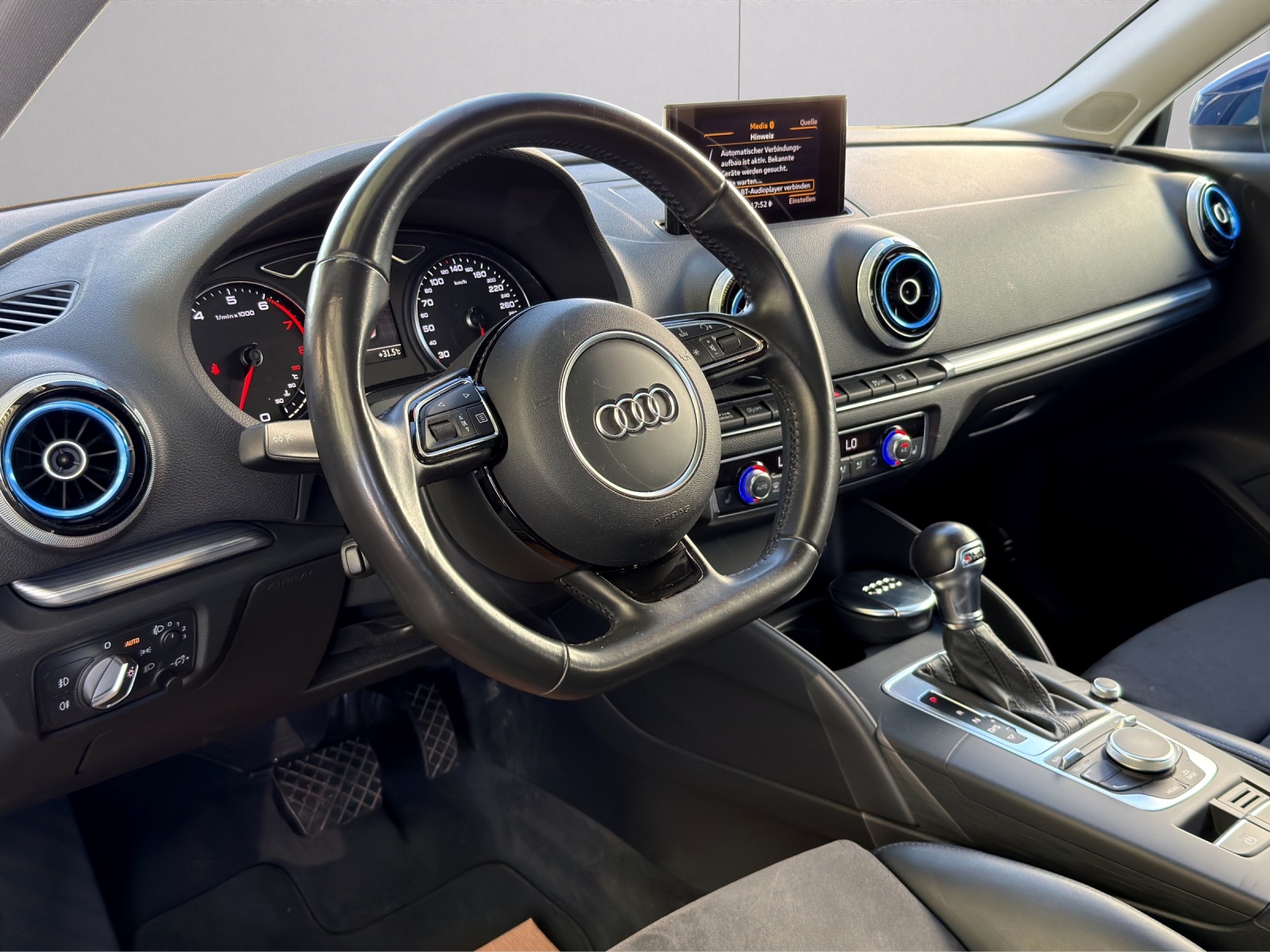 AUDI A3 Sportback 1.4 TFSI Ambition S-tronic-image-11