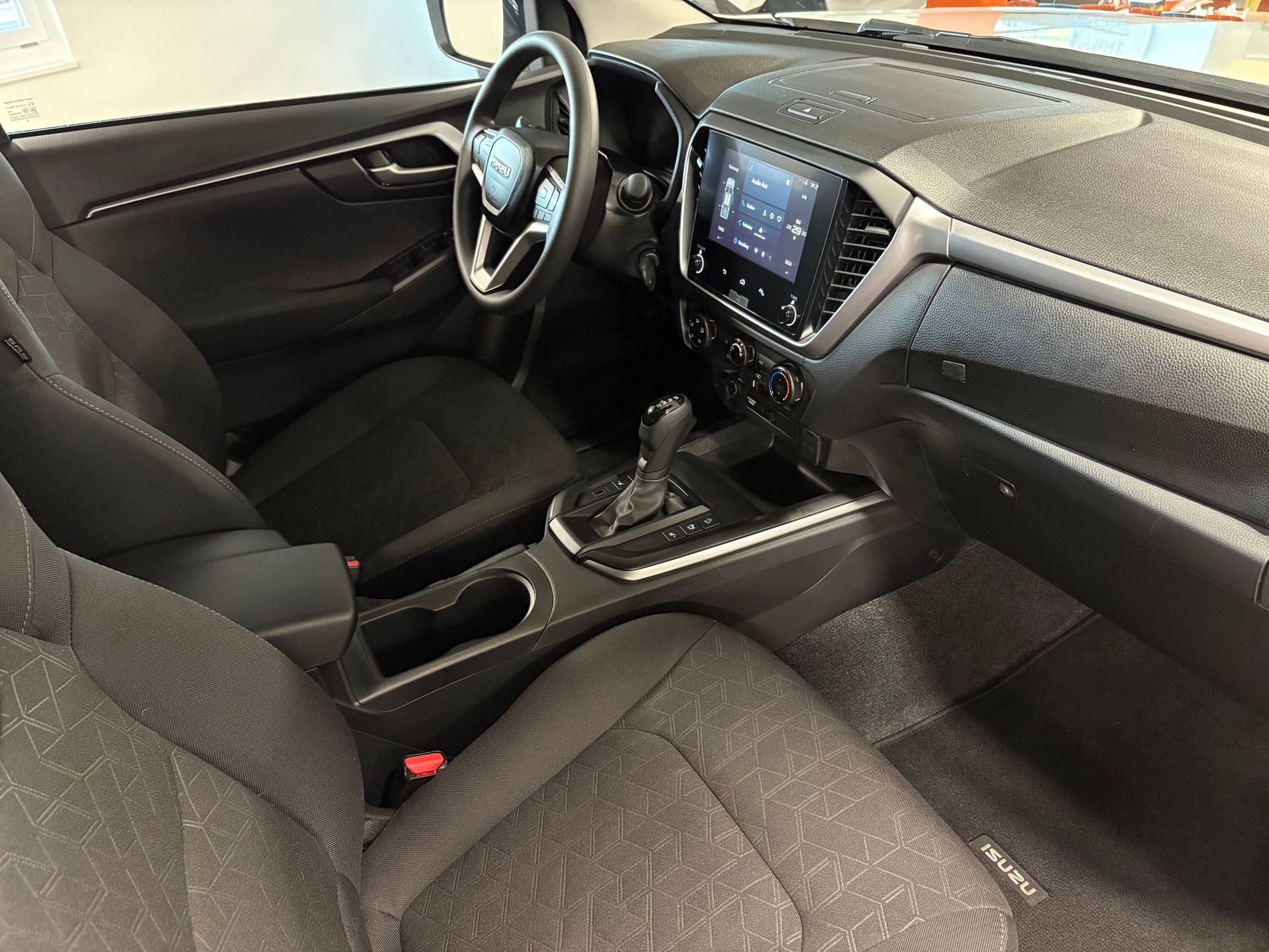 ISUZU D-MAX 1.9 CrewCab N60BB+ 4x4 AT-image-9