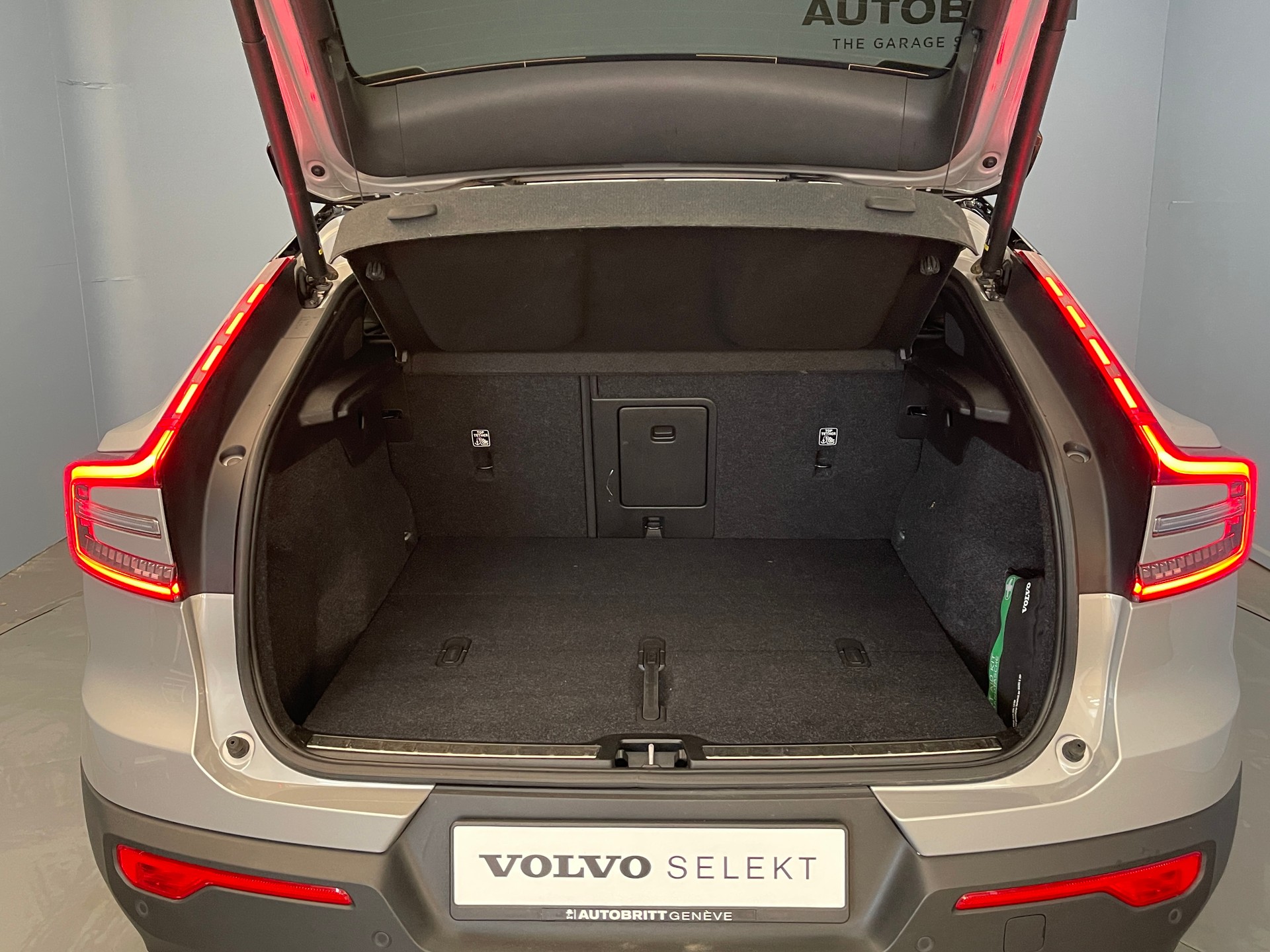 VOLVO C40 P8 Twin Recharge AWD-image-5