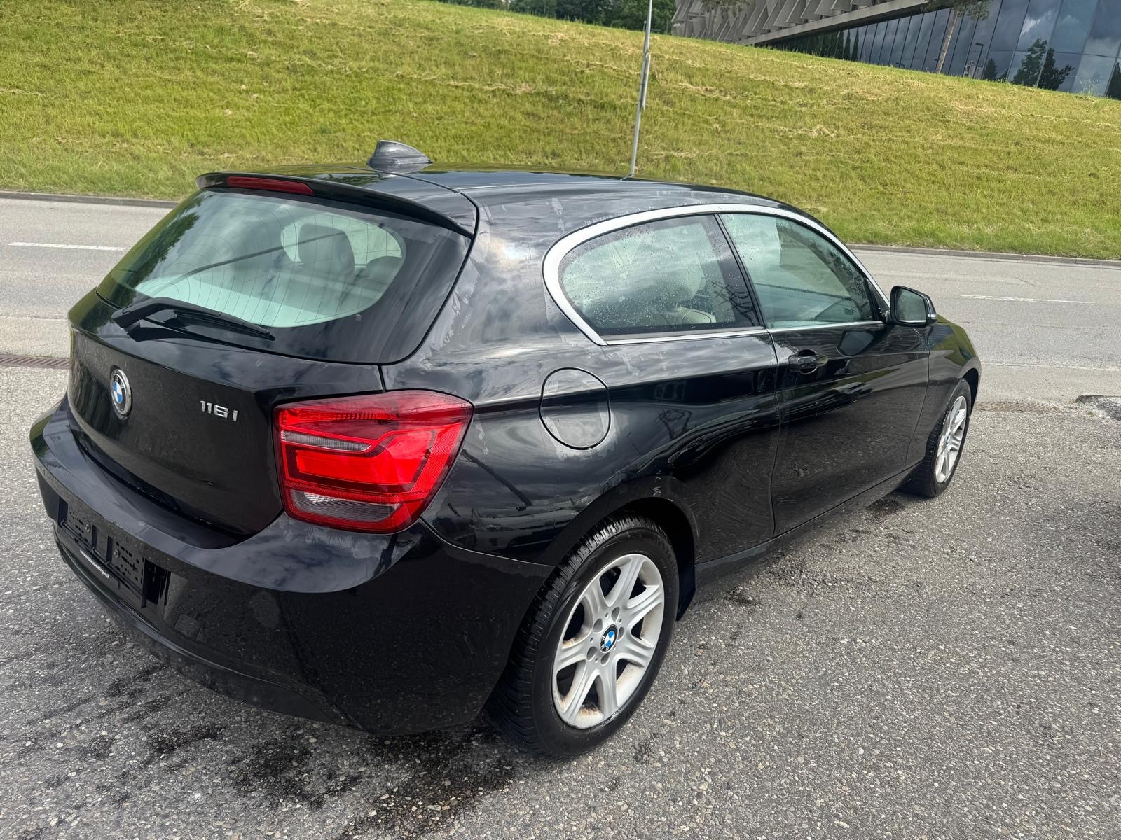 BMW 116i-image-3