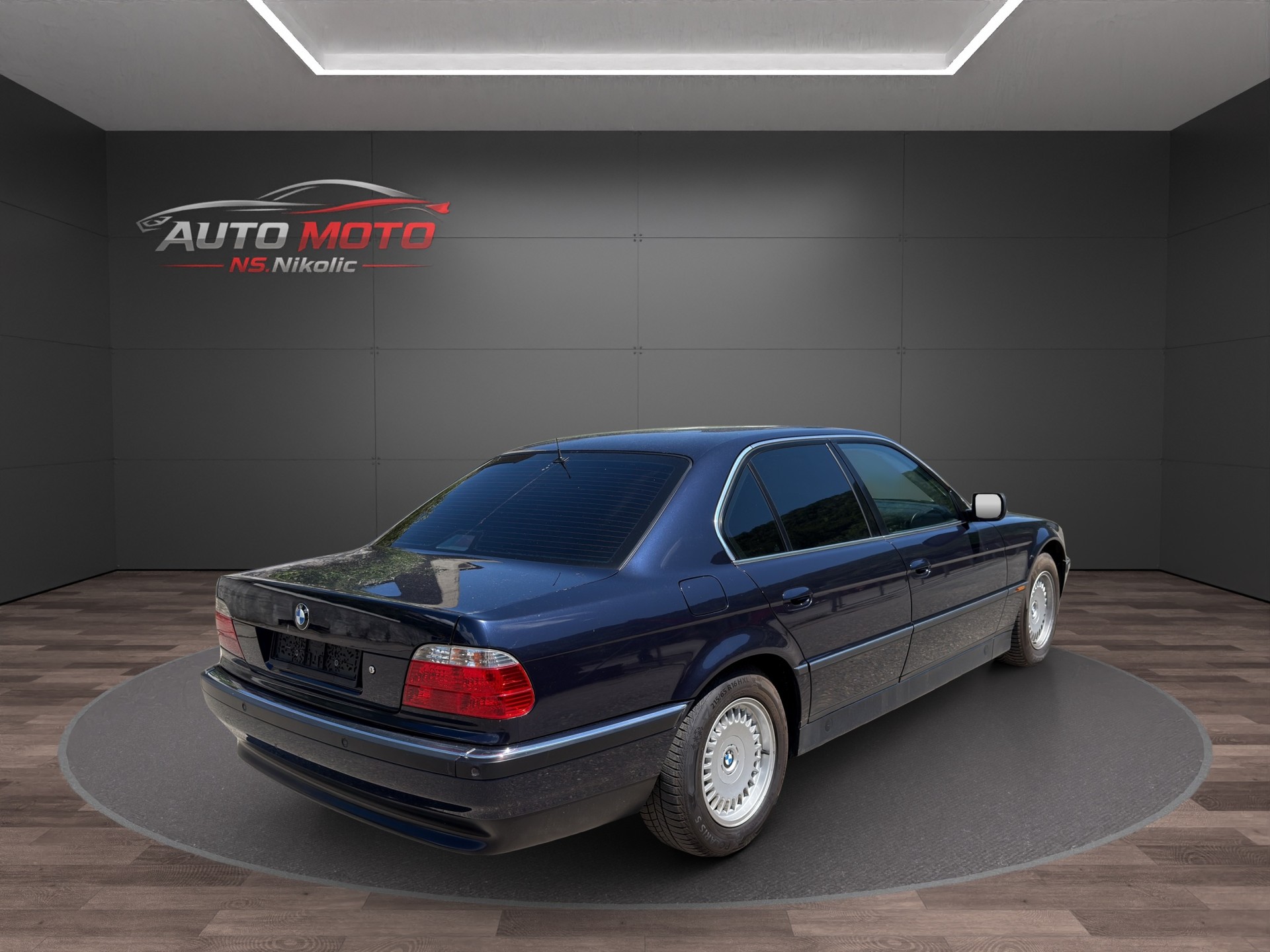 BMW 750i-image-2