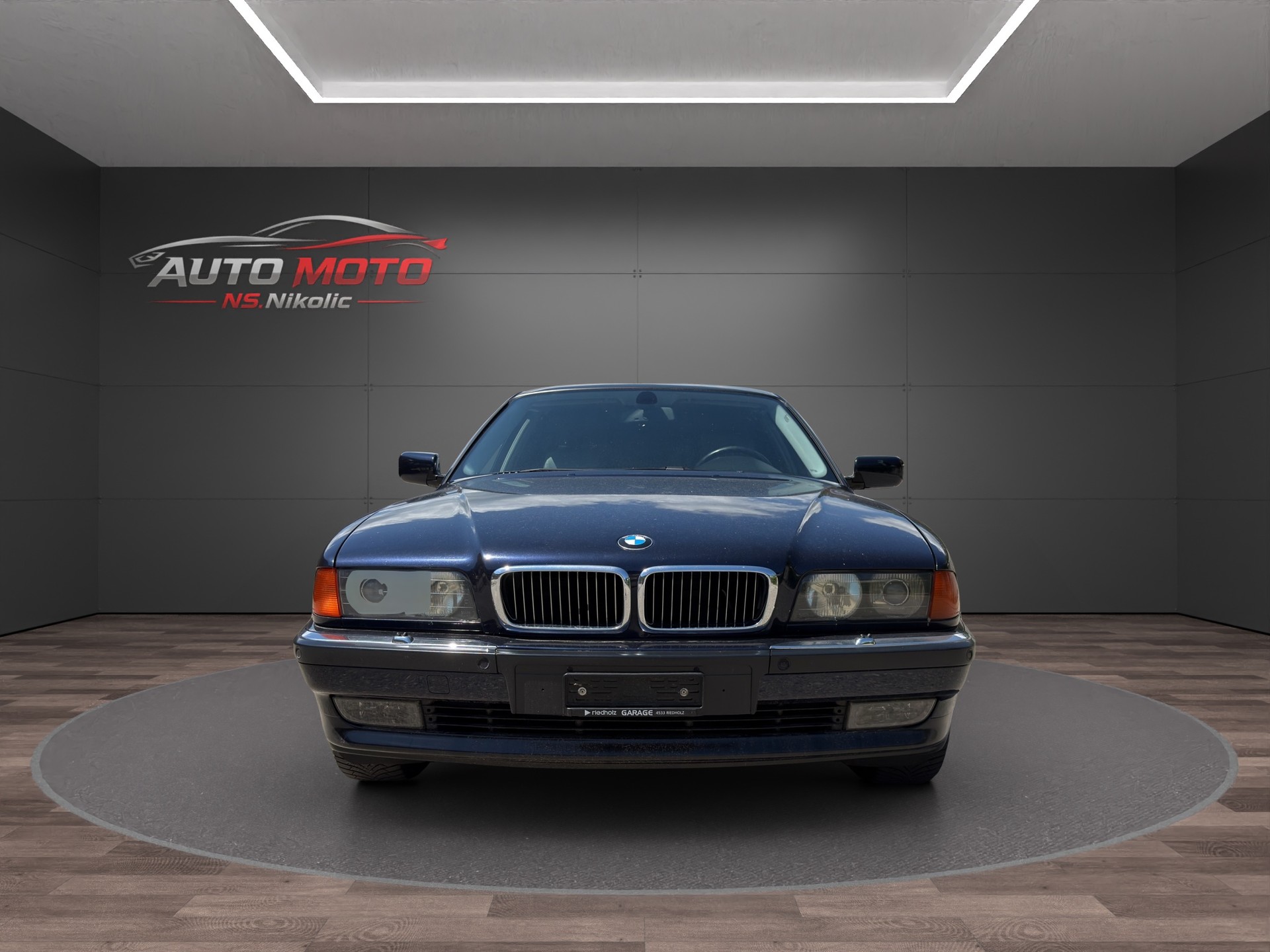 BMW 750i-image-7