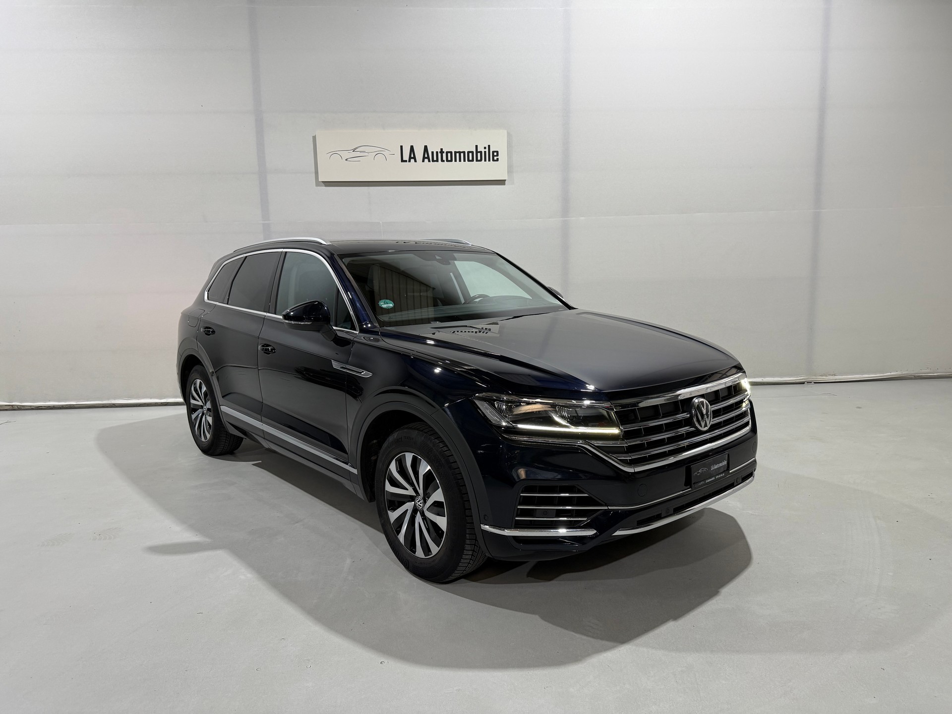 VW Touareg 3.0 TDI Elegance Tiptronic CH Fahrzeug-image-4