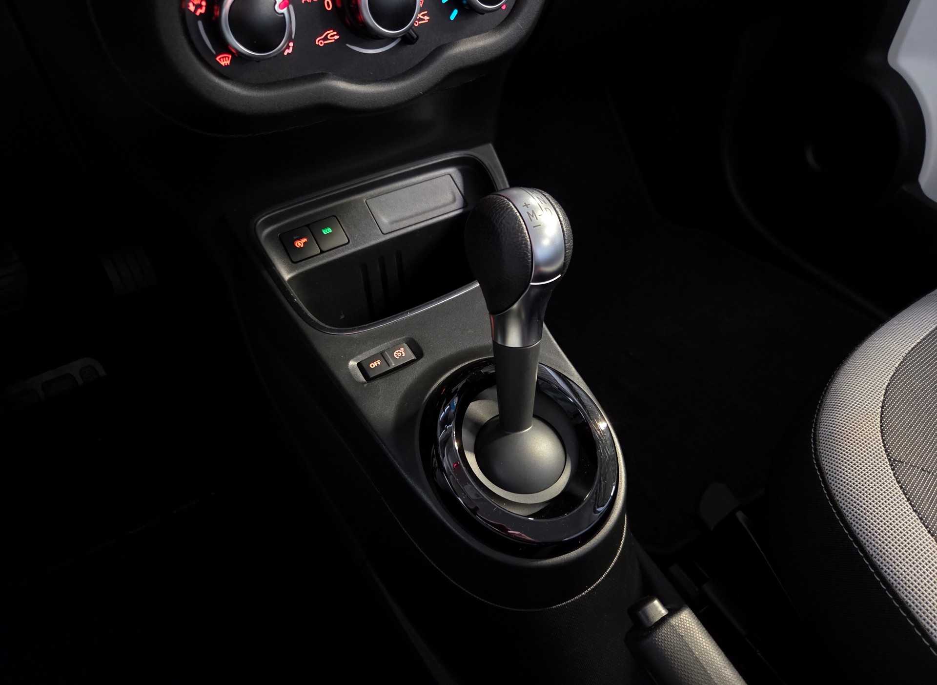 RENAULT Twingo 0.9 TCe 95 Zen-image-6