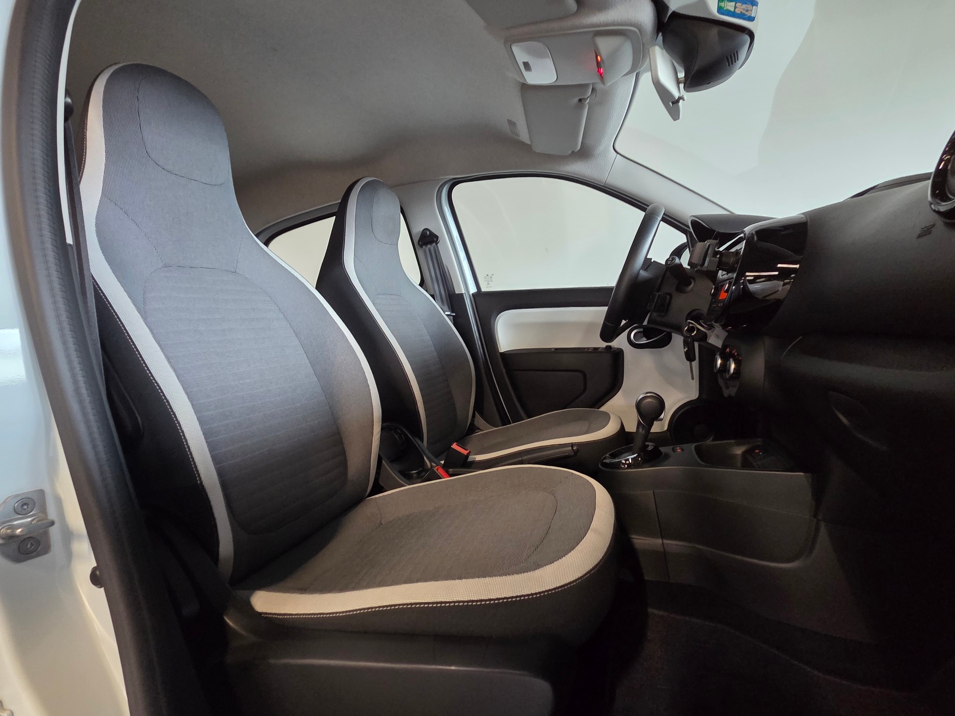 RENAULT Twingo 0.9 TCe 95 Zen-image-4