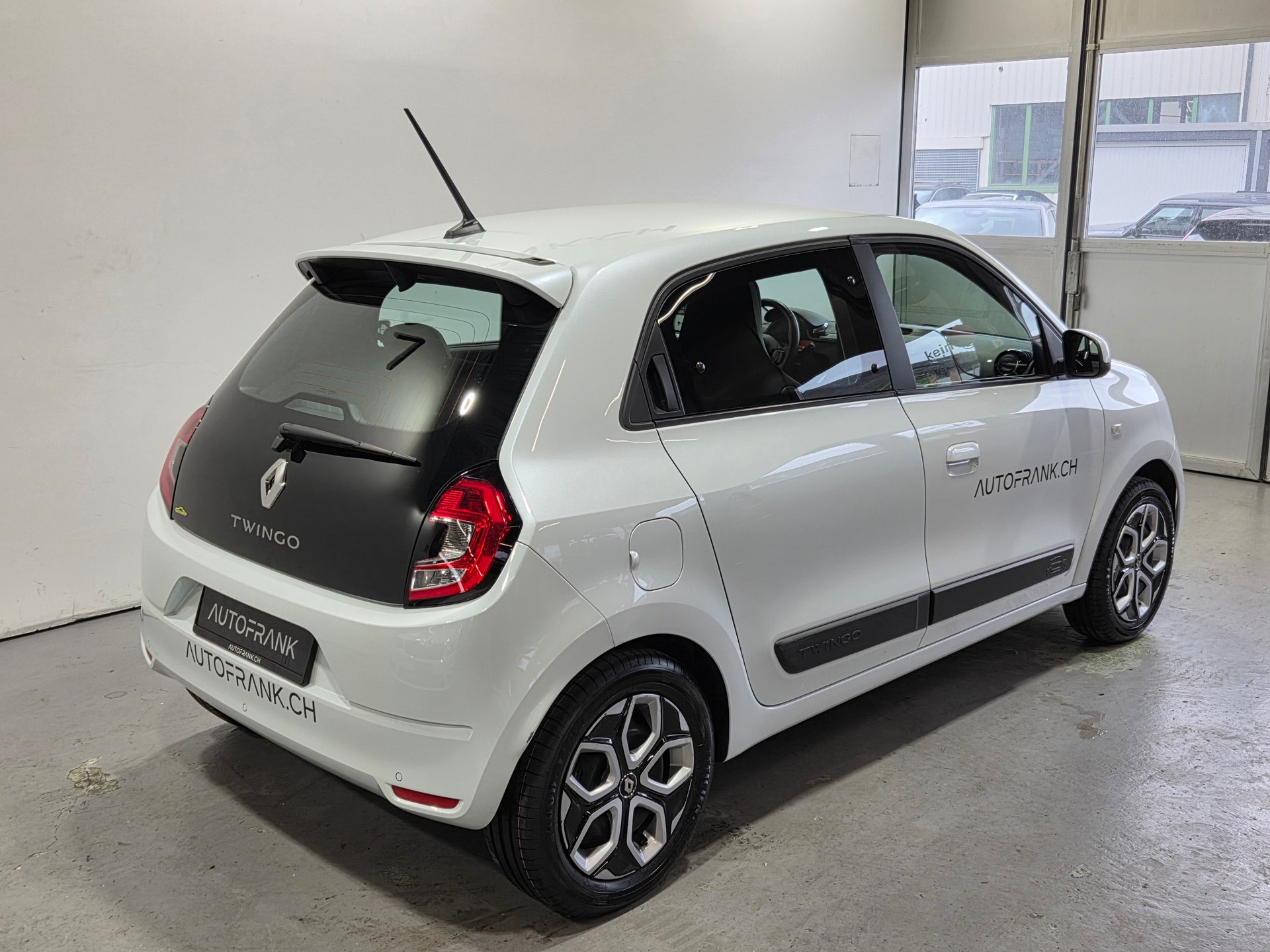 RENAULT Twingo 0.9 TCe 95 Zen-image-13