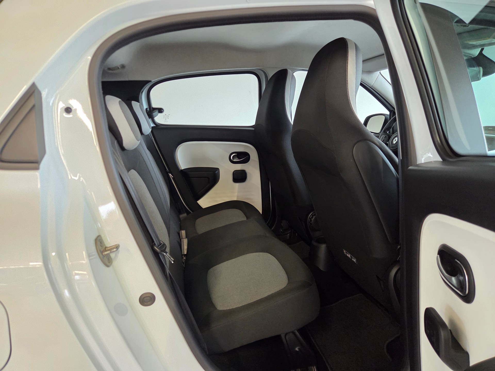 RENAULT Twingo 0.9 TCe 95 Zen-image-16