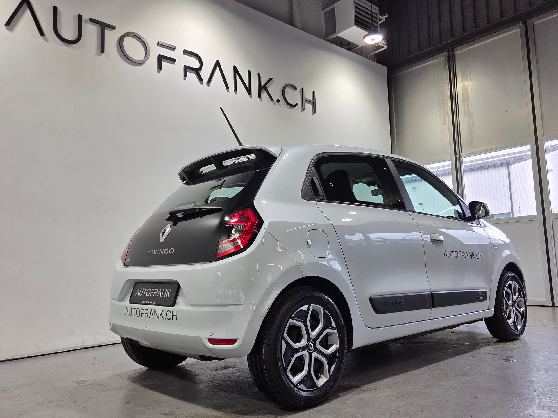 RENAULT Twingo 0.9 TCe 95 Zen-showroom-element-2