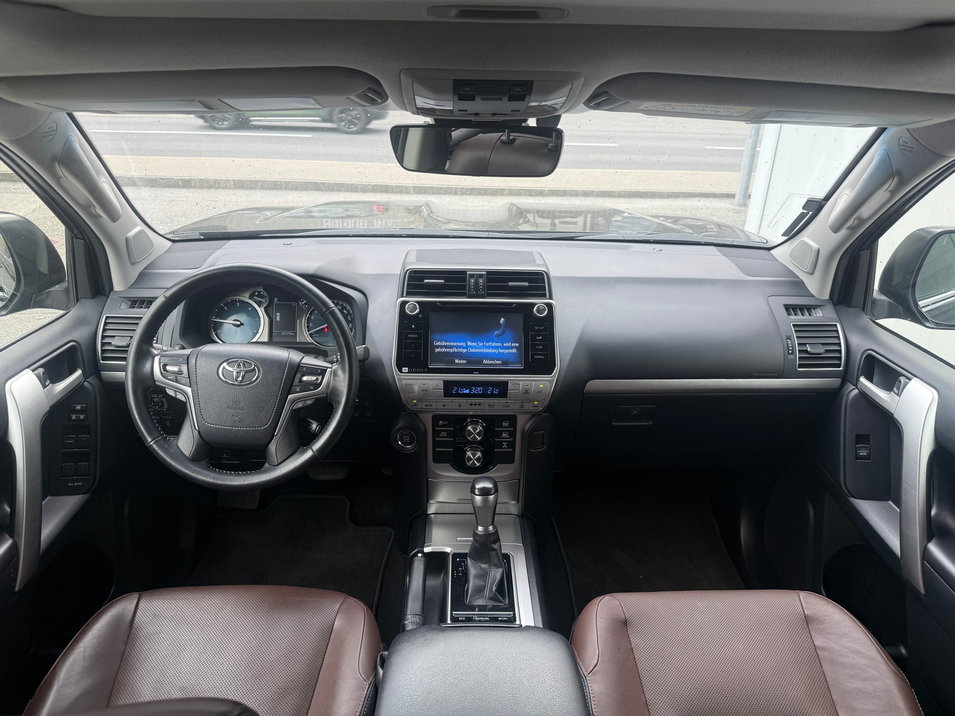 TOYOTA Land Cruiser 2.8TD Premium Automatic *CH-FZ* STANDHEIZUNG * LEDER * 201 PS 500 NM*-image-15
