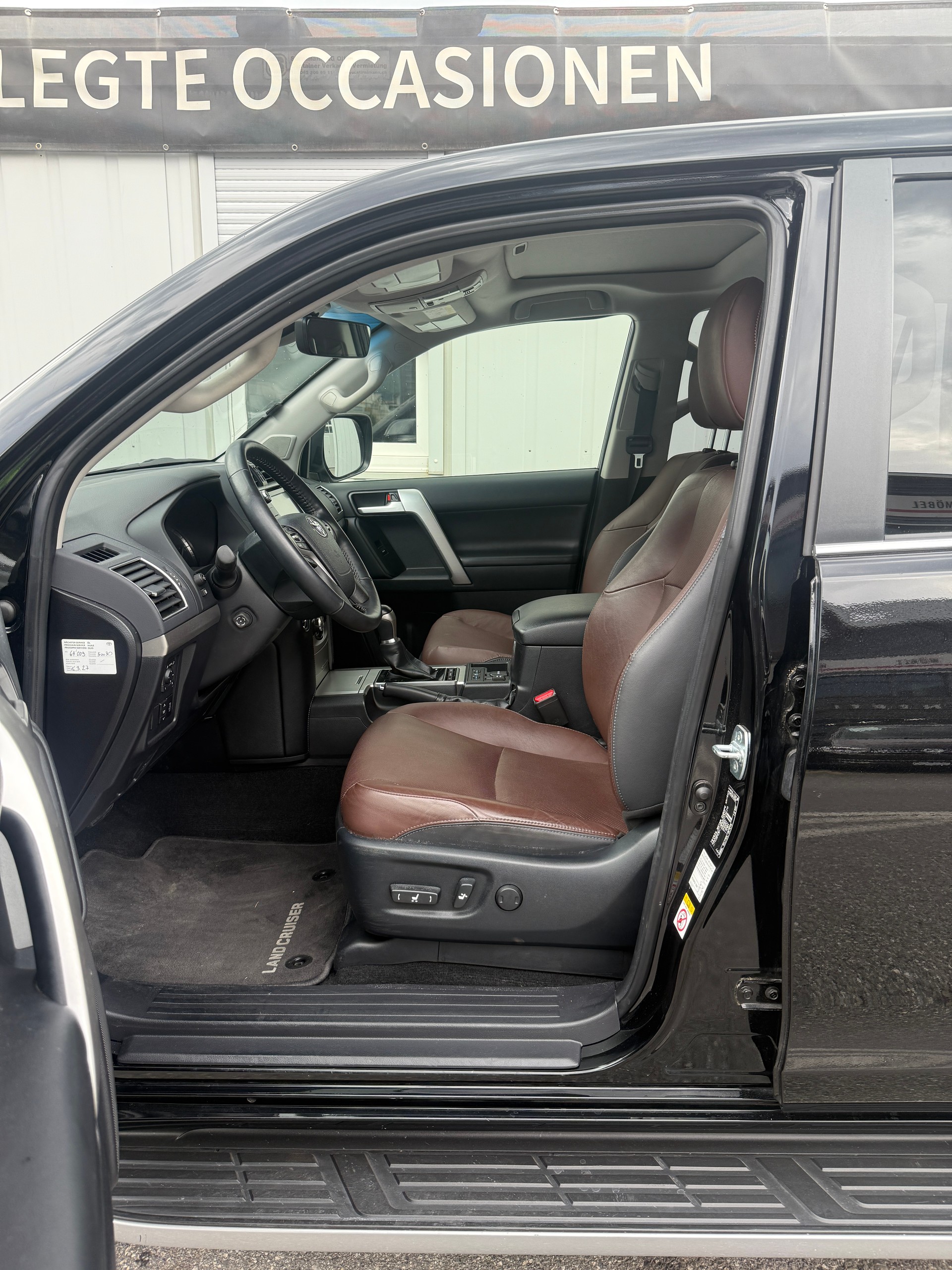 TOYOTA Land Cruiser 2.8TD Premium Automatic *CH-FZ* STANDHEIZUNG * LEDER * 201 PS 500 NM*-image-11