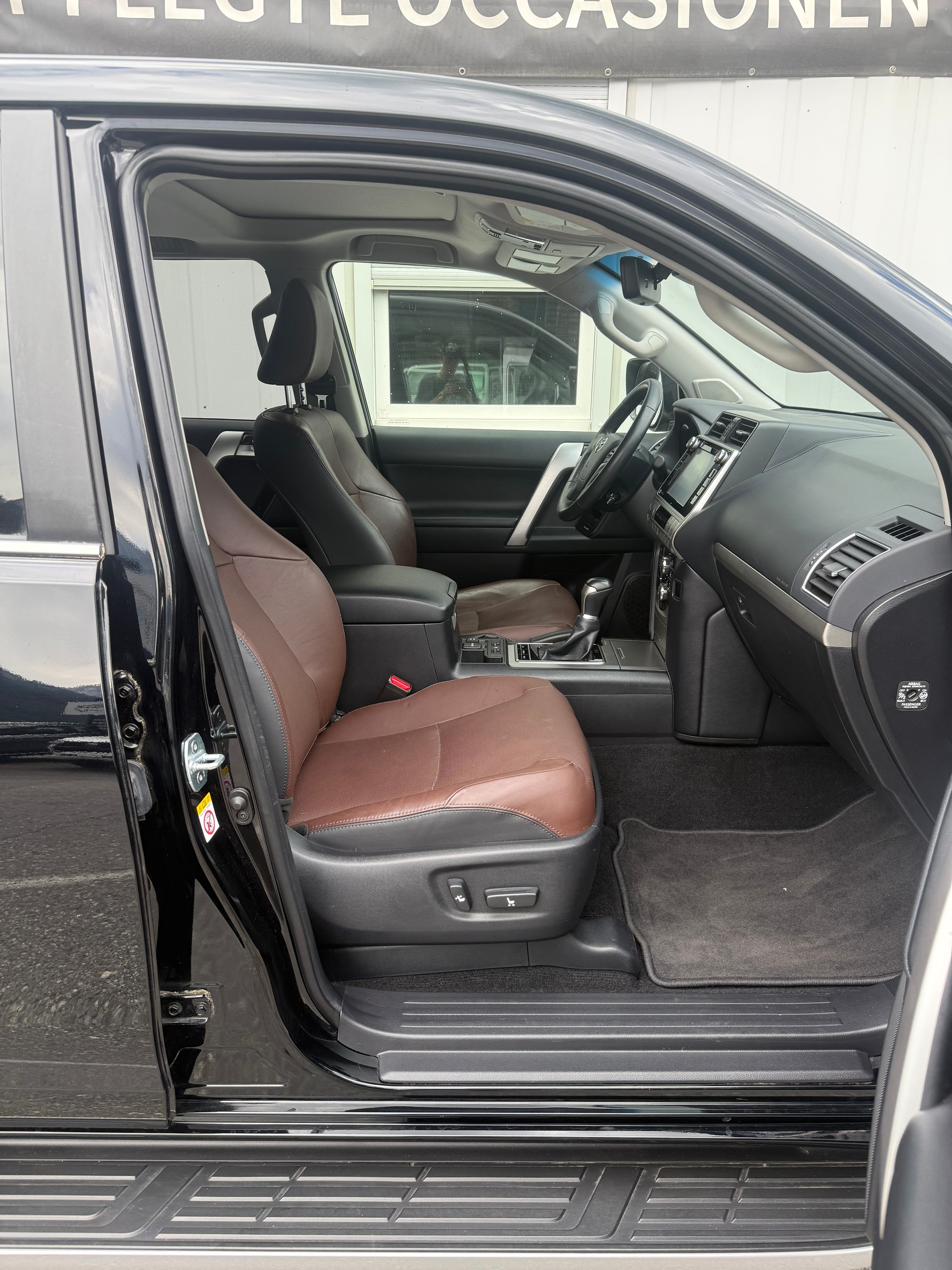 TOYOTA Land Cruiser 2.8TD Premium Automatic *CH-FZ* STANDHEIZUNG * LEDER * 201 PS 500 NM*-image-14