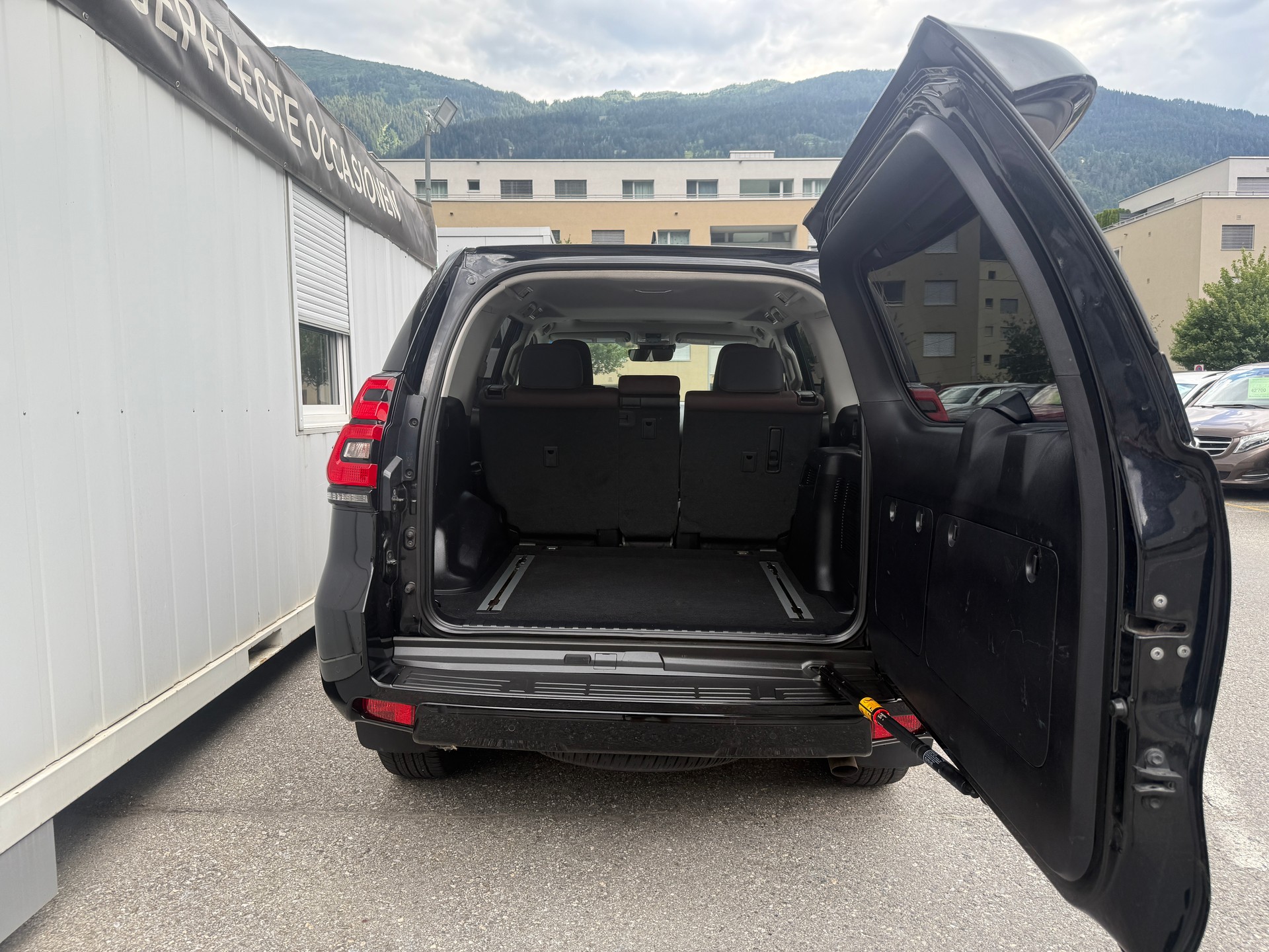 TOYOTA Land Cruiser 2.8TD Premium Automatic *CH-FZ* STANDHEIZUNG * LEDER * 201 PS 500 NM*-image-5