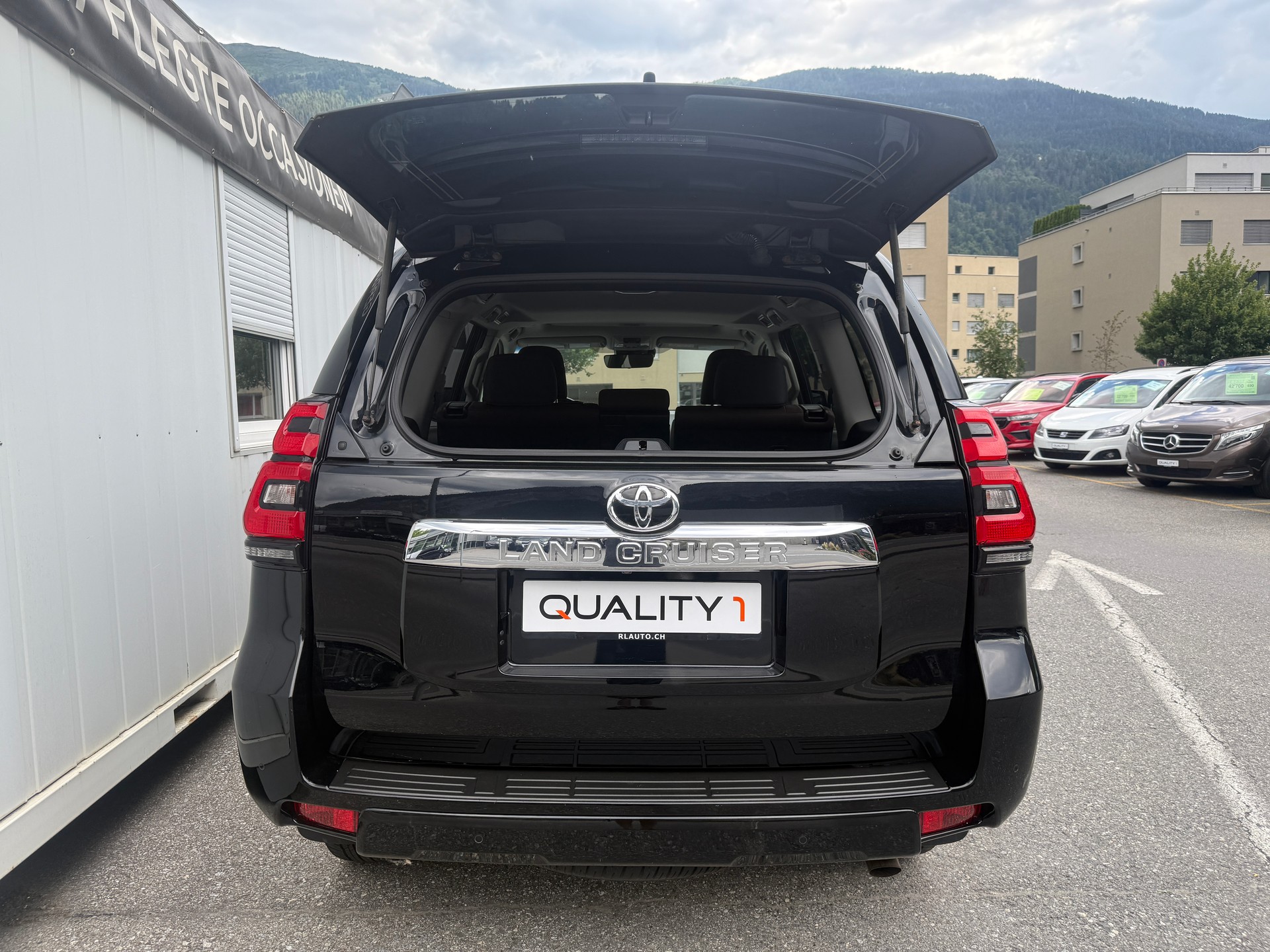 TOYOTA Land Cruiser 2.8TD Premium Automatic *CH-FZ* STANDHEIZUNG * LEDER * 201 PS 500 NM*-image-4